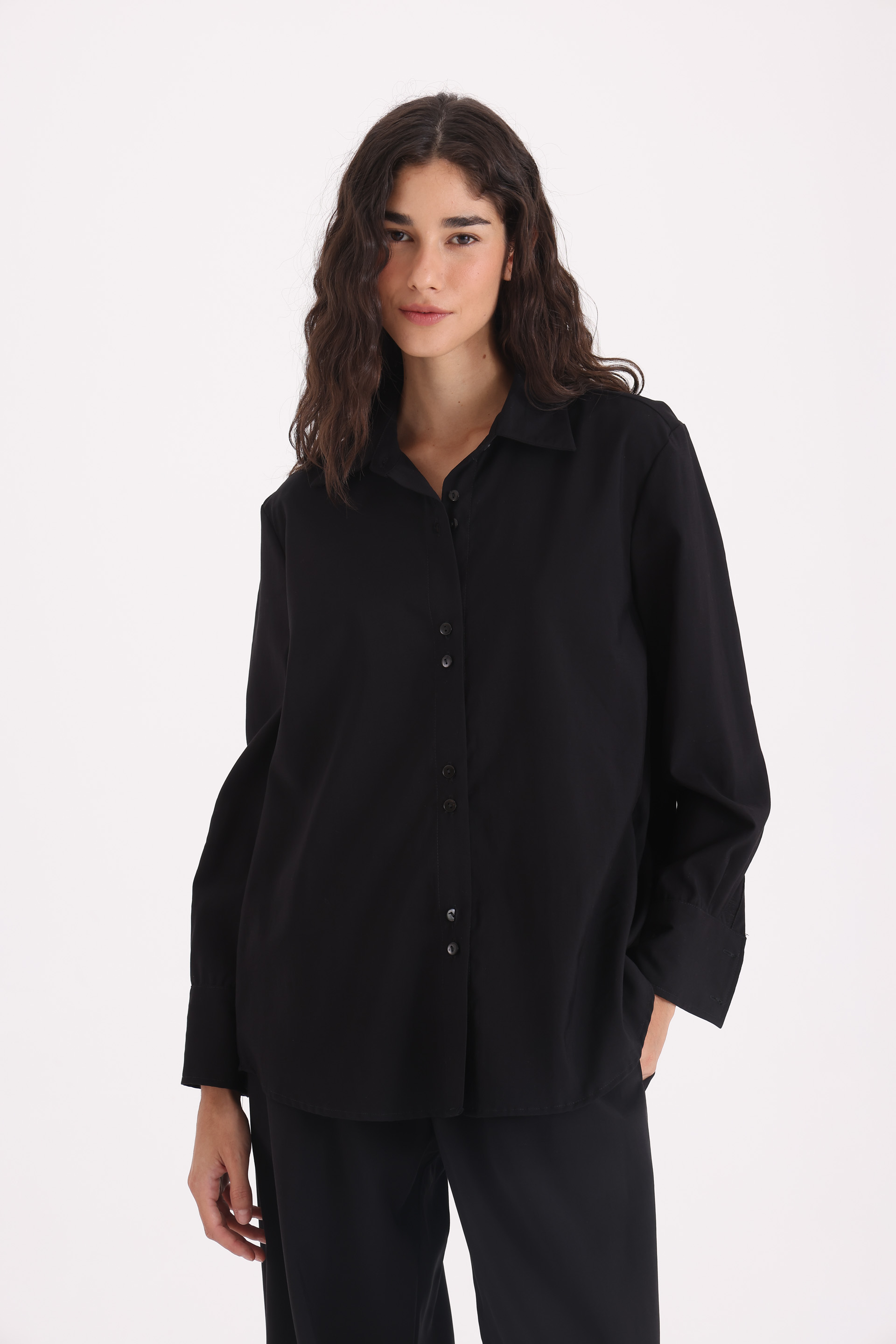 CAMISA-MANGA-LARGA-FLUIDA-NEGRO-0100742102