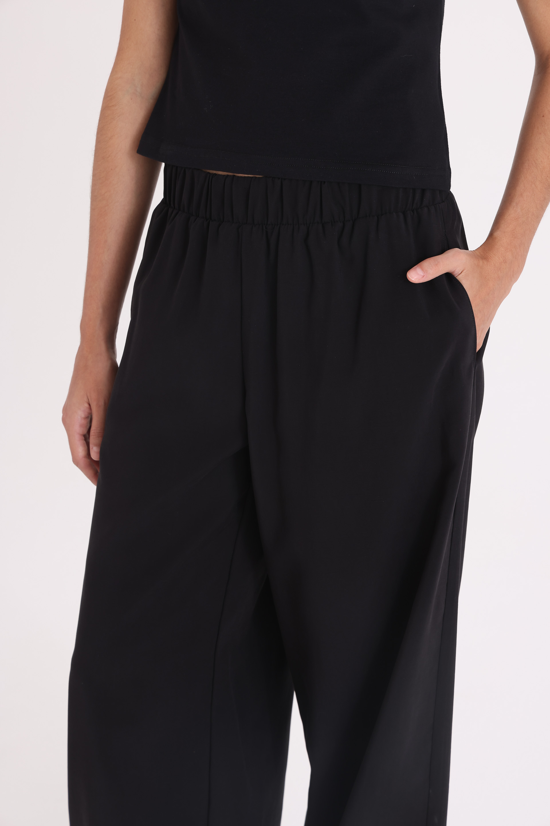 JOGGER-WIDE-LEG-FLUIDO-NEGRO-0300344102