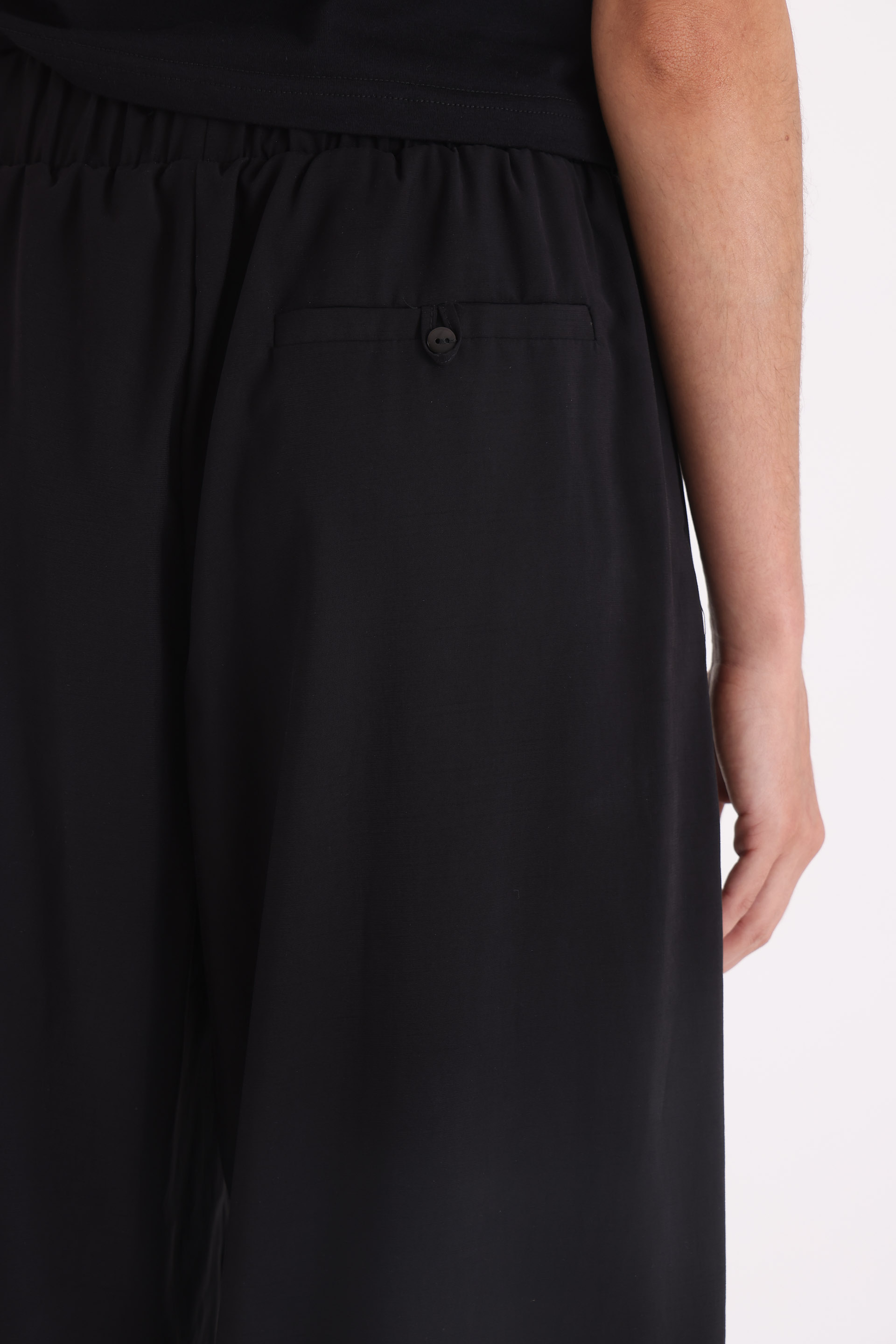 JOGGER-WIDE-LEG-FLUIDO-NEGRO-0300344102