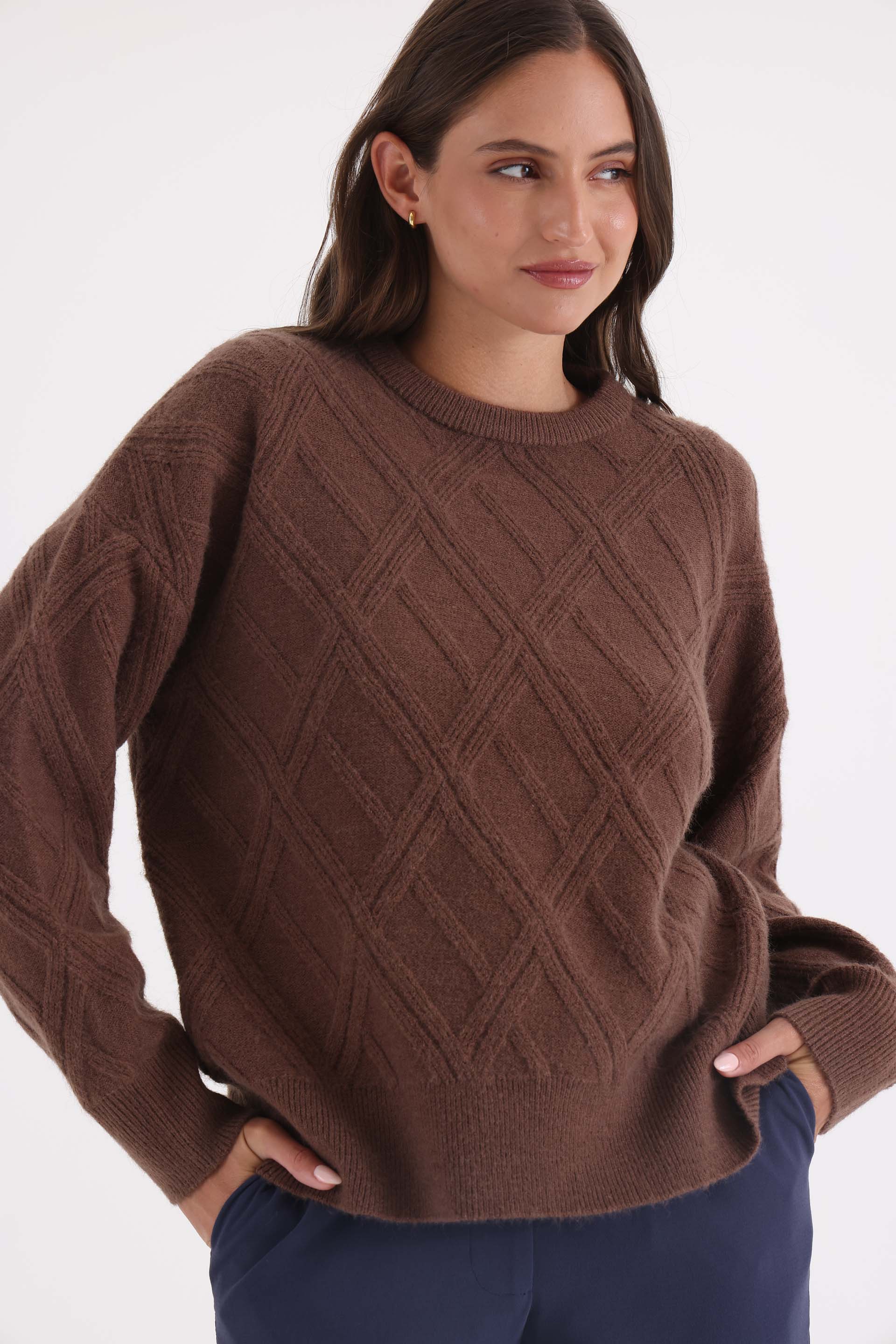 SWEATER-TEJIDO-CUELLO-REDONDO-INES-MARRON-0800378110