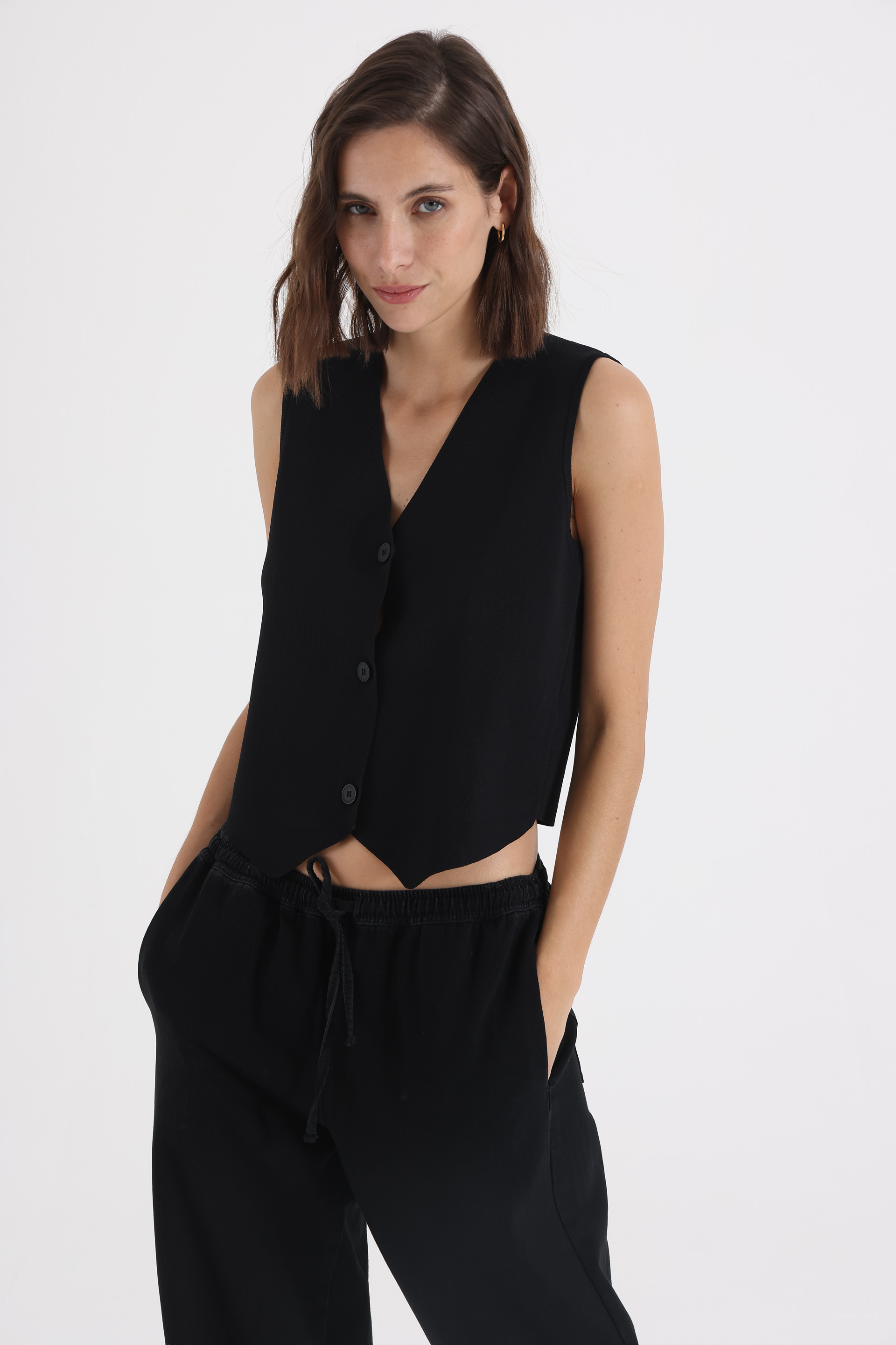 CHALECO-SASTRERO-SARA-NEGRO-0800365102