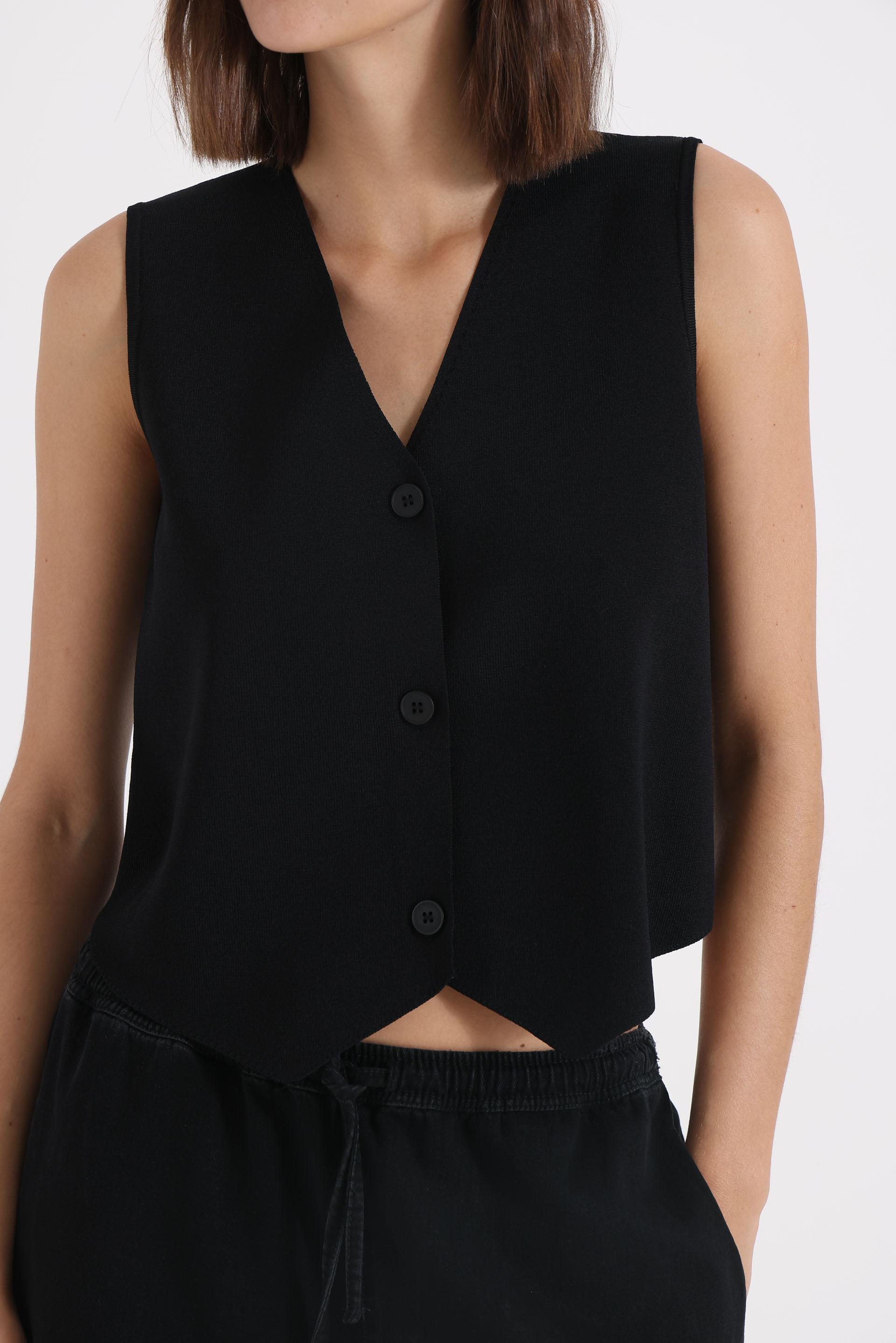 CHALECO-SASTRERO-SARA-NEGRO-0800365102