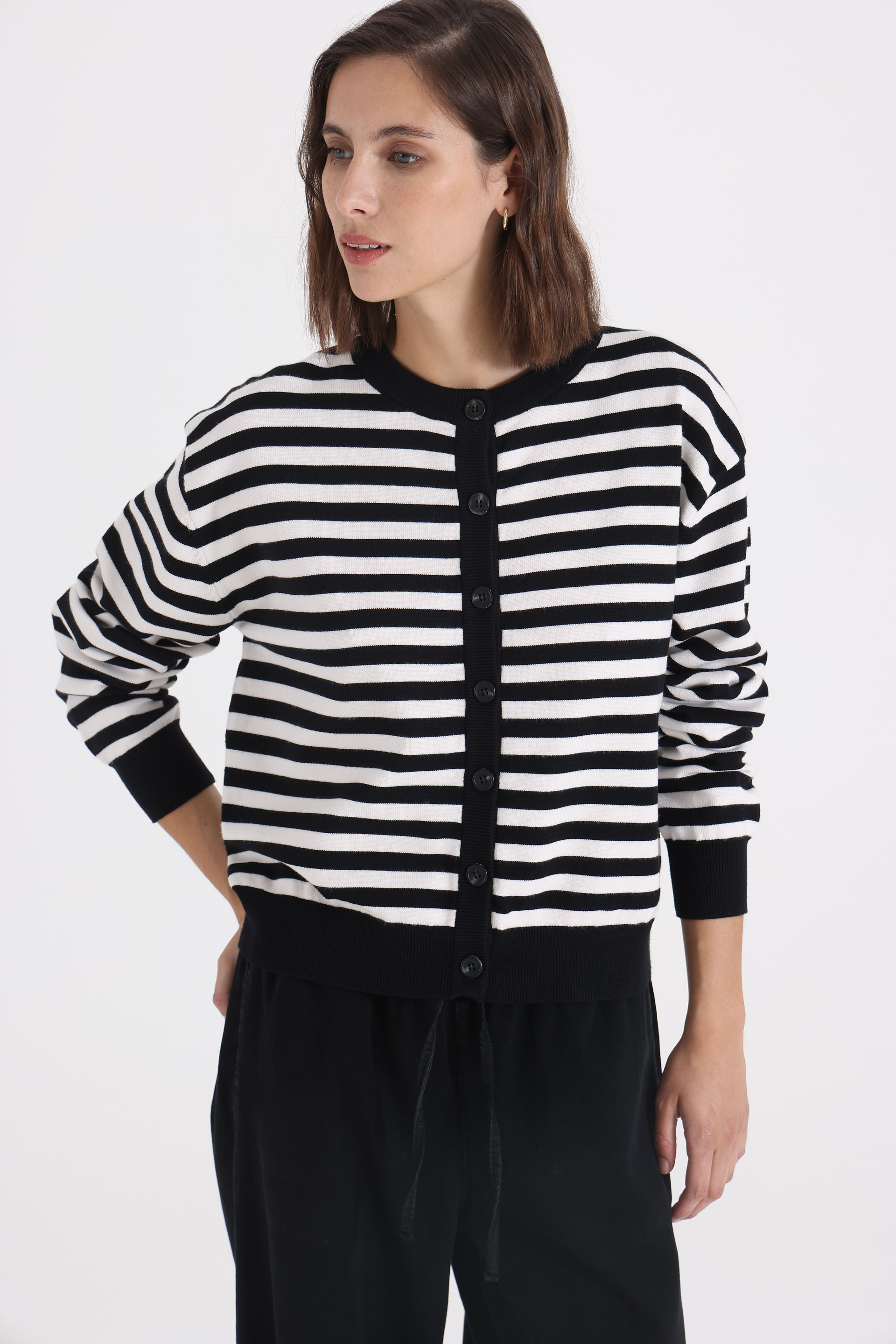 CARDIGAN-TEJIDO-RAYADO-MELISSA-NEGRO-0800374102