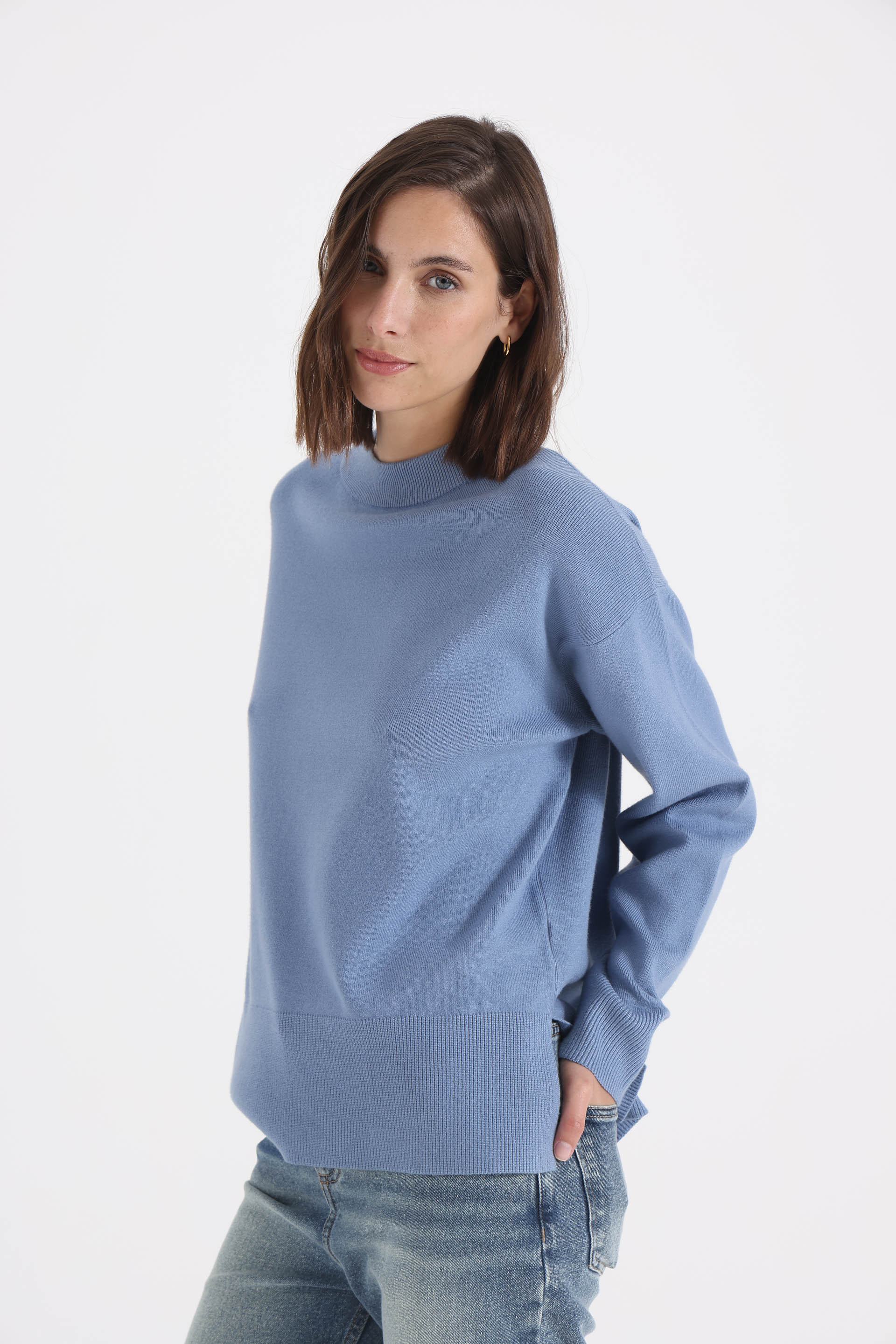 SWEATER-TEJIDO-CUELLO-REDONDO-PIA-CELESTE MEDIO-0800385148