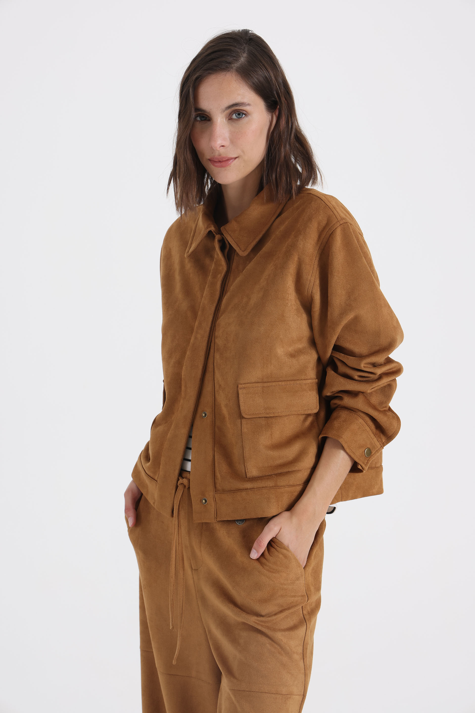 CHAQUETA-GAMUZA-REGULAR-FIT-CELINA-CAMEL-16001591CM