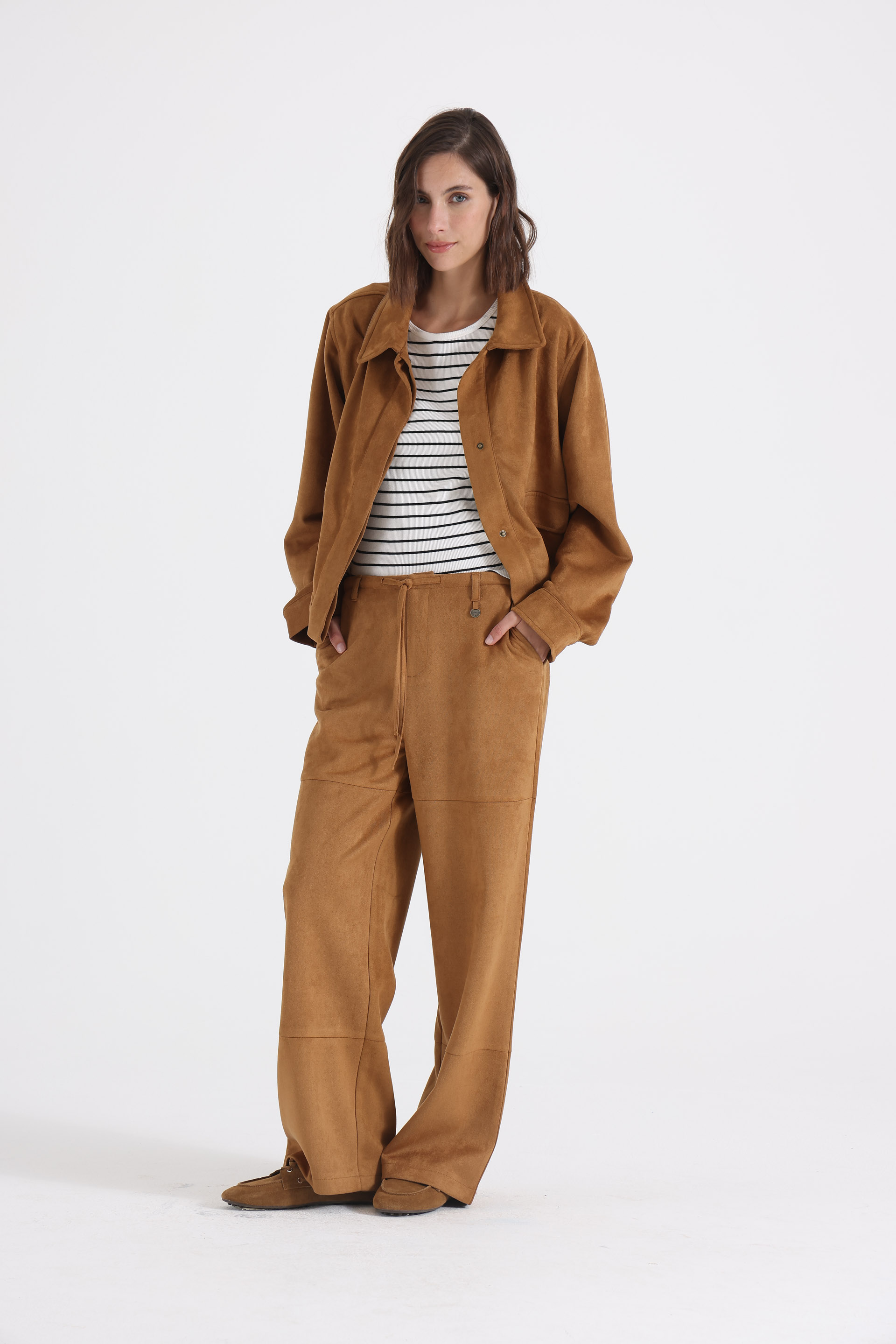 CHAQUETA-GAMUZA-REGULAR-FIT-CELINA-CAMEL-16001591CM