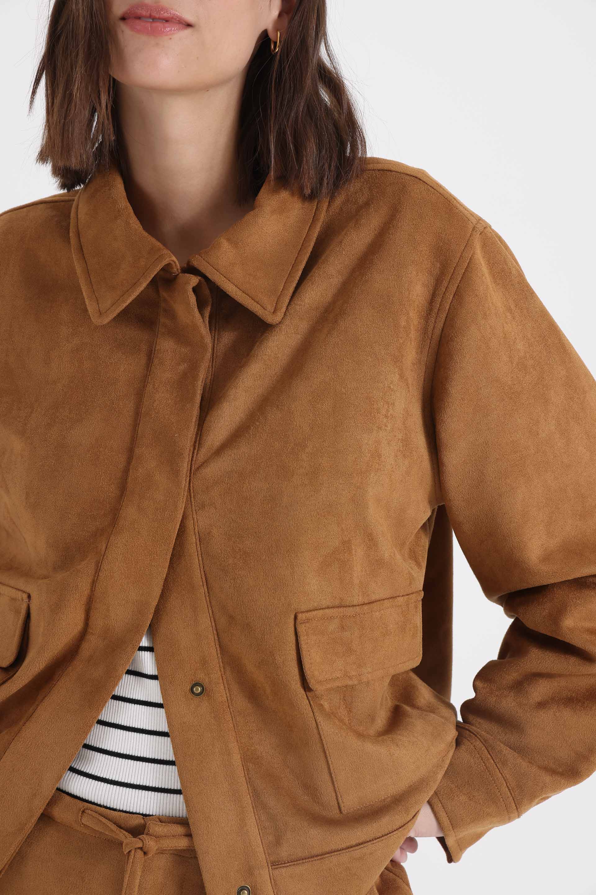 CHAQUETA-GAMUZA-REGULAR-FIT-CELINA-CAMEL-16001591CM