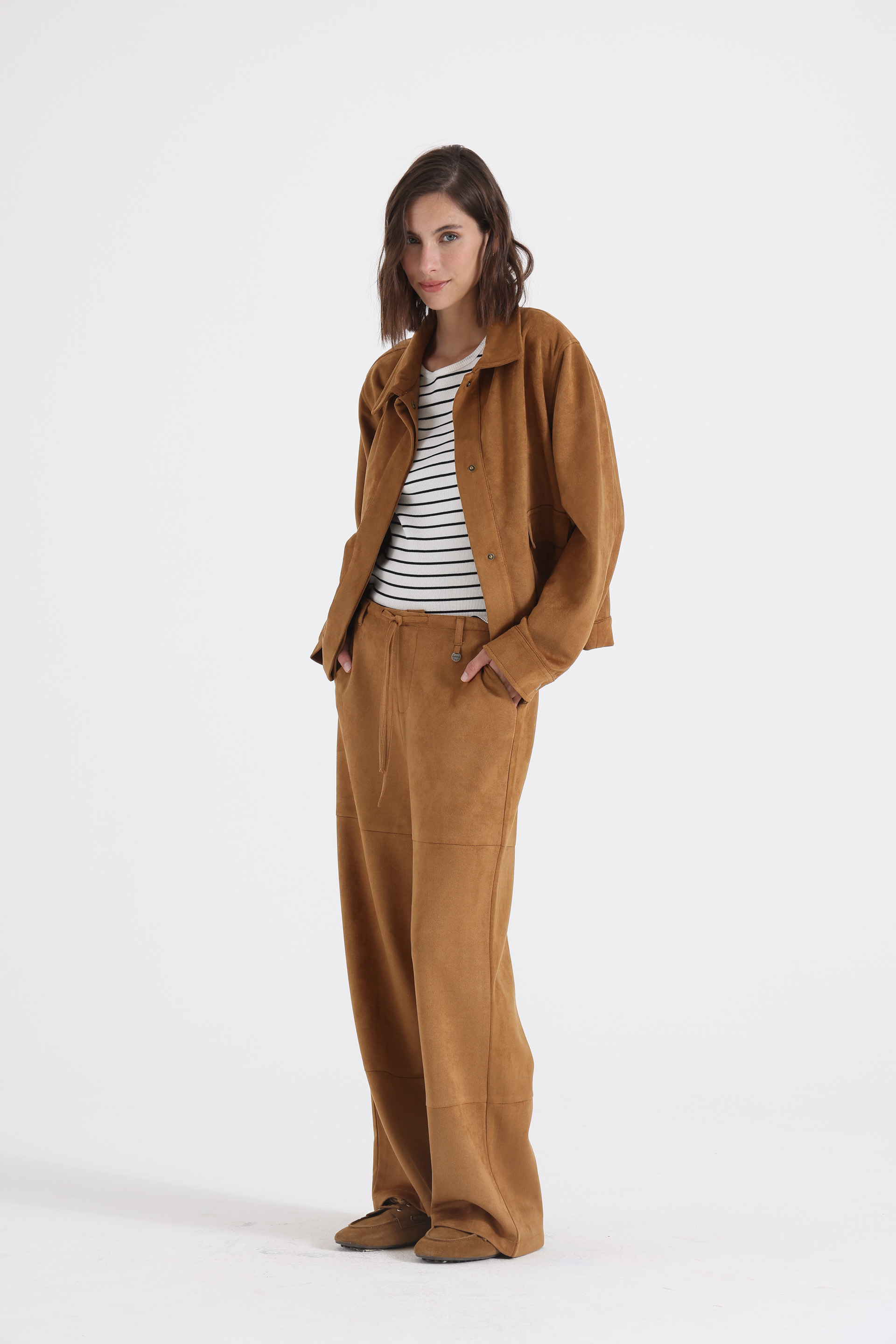 CHAQUETA-GAMUZA-REGULAR-FIT-CELINA-CAMEL-16001591CM