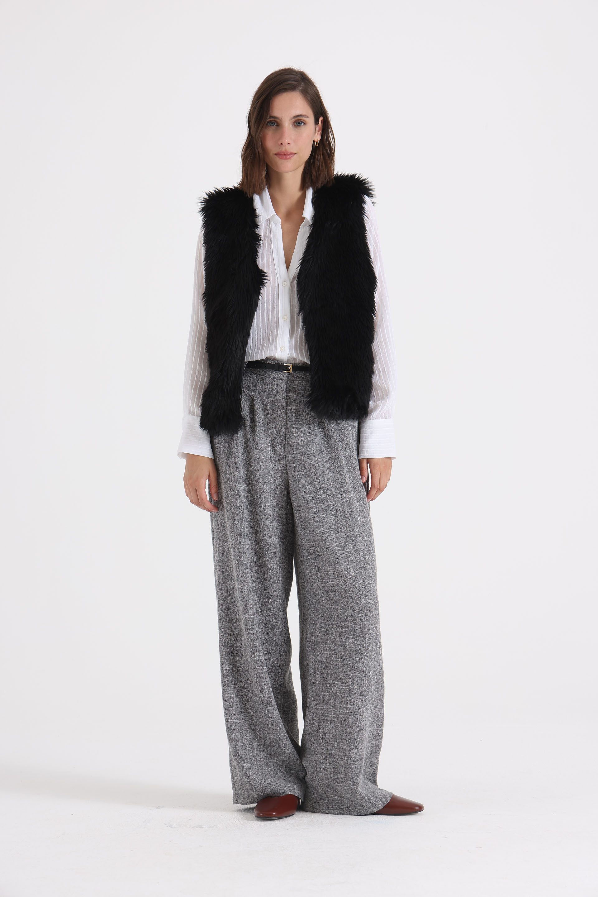 CHALECO-DE-PIEL-NEGRO-1600173102