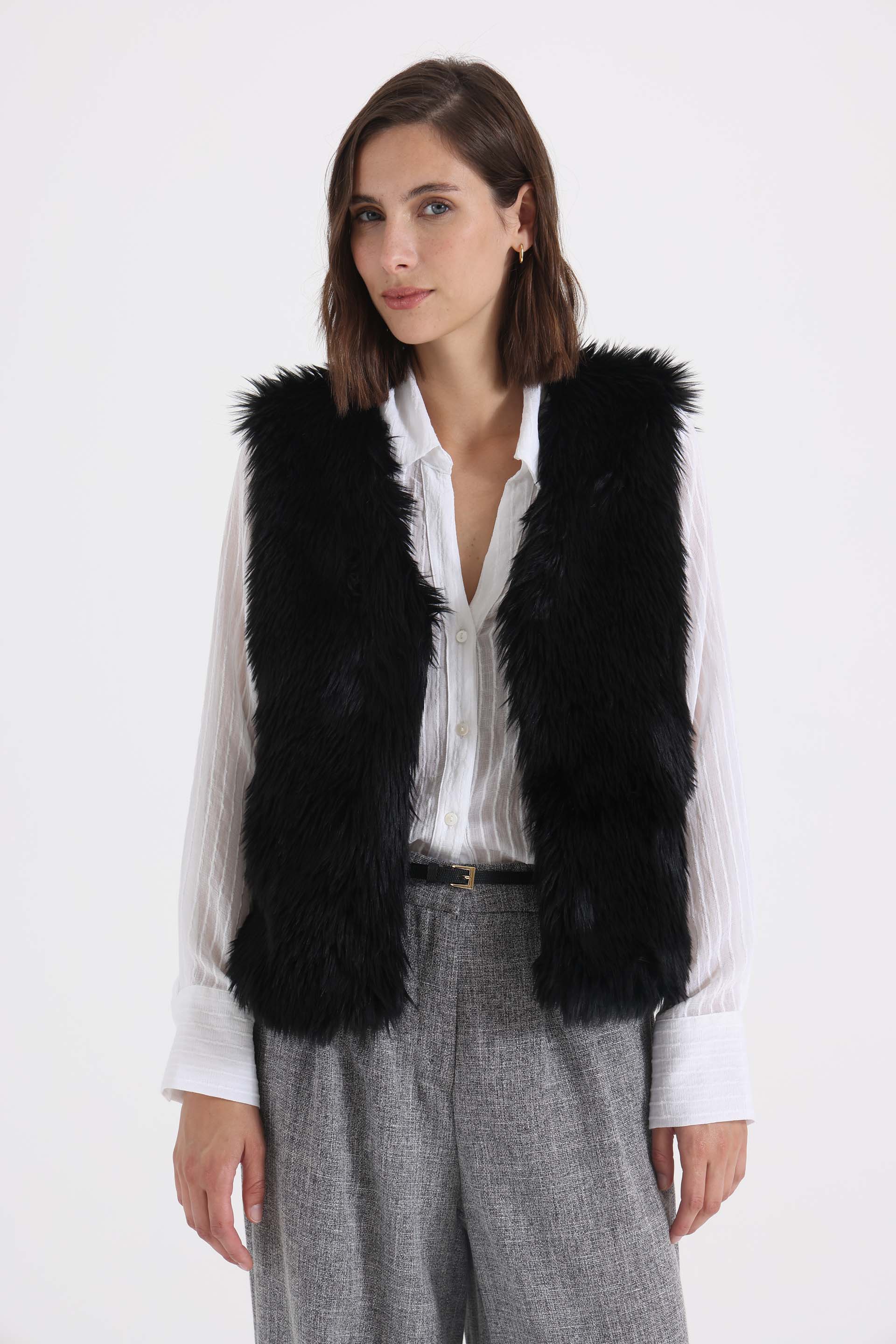 CHALECO-DE-PIEL-NEGRO-1600173102