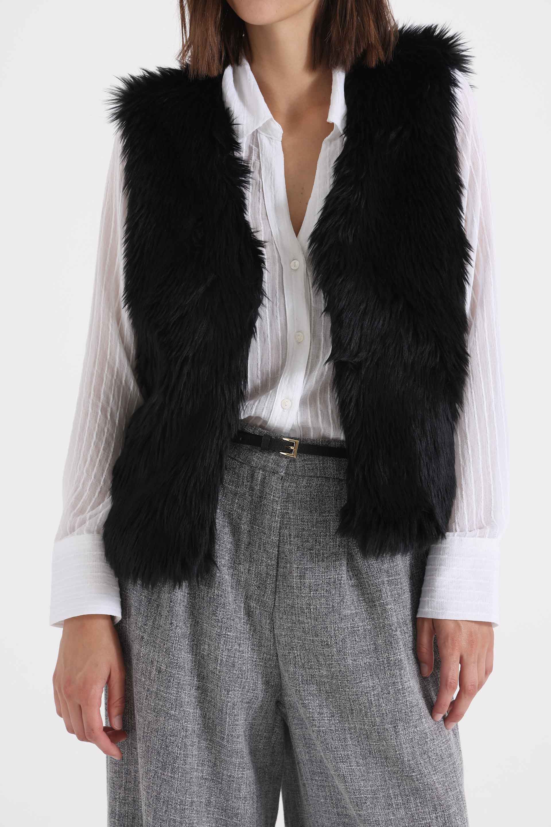 CHALECO-DE-PIEL-NEGRO-1600173102