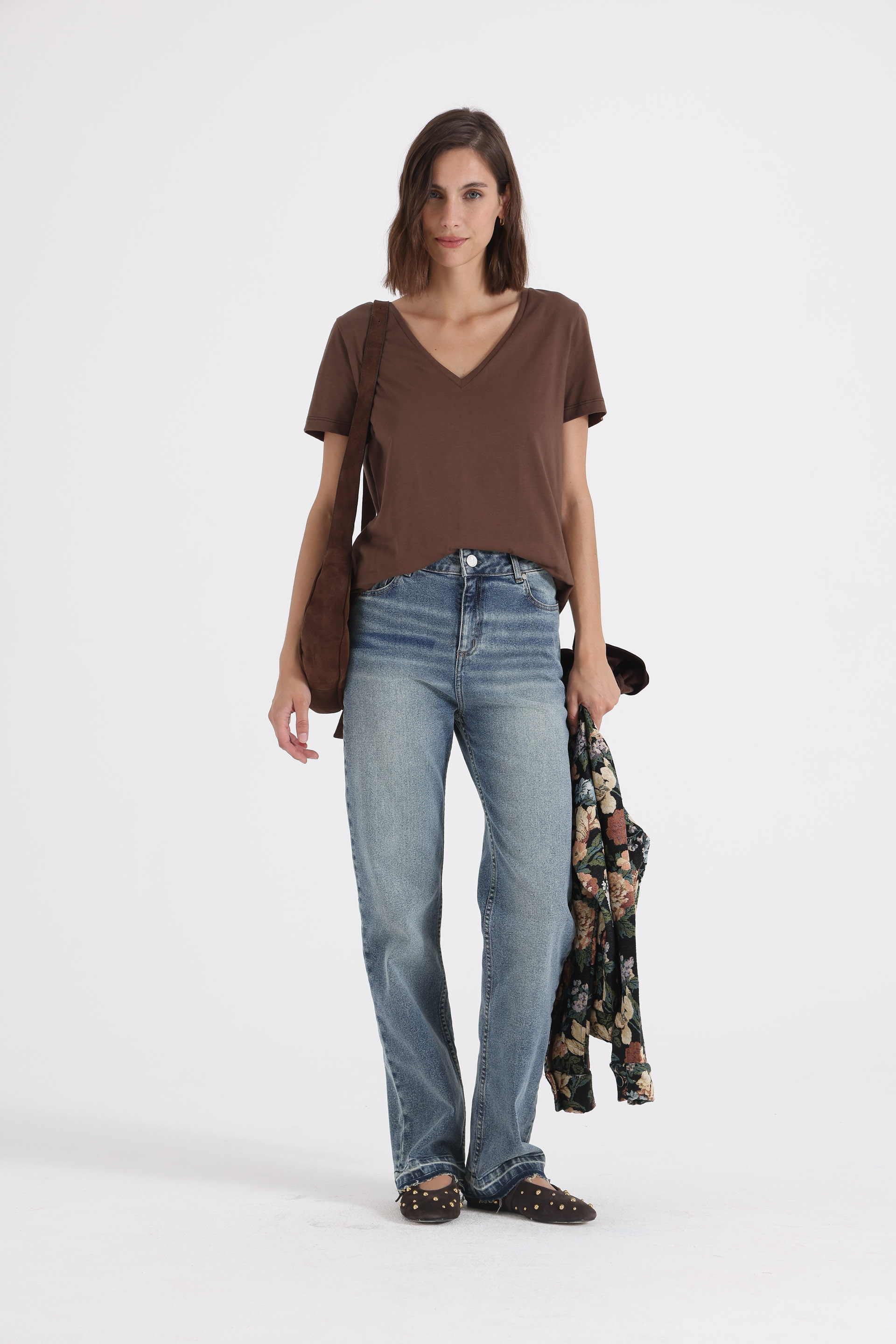 REMERA-MANGA-CORTA-HELENA-ESC-V-CHOCOLATE-24014681CH