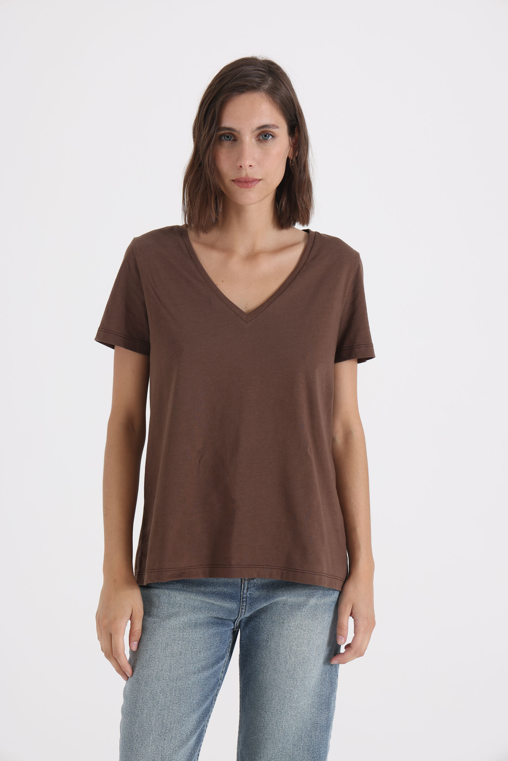 REMERA-MANGA-CORTA-HELENA-ESC-V-CHOCOLATE-24014681CH