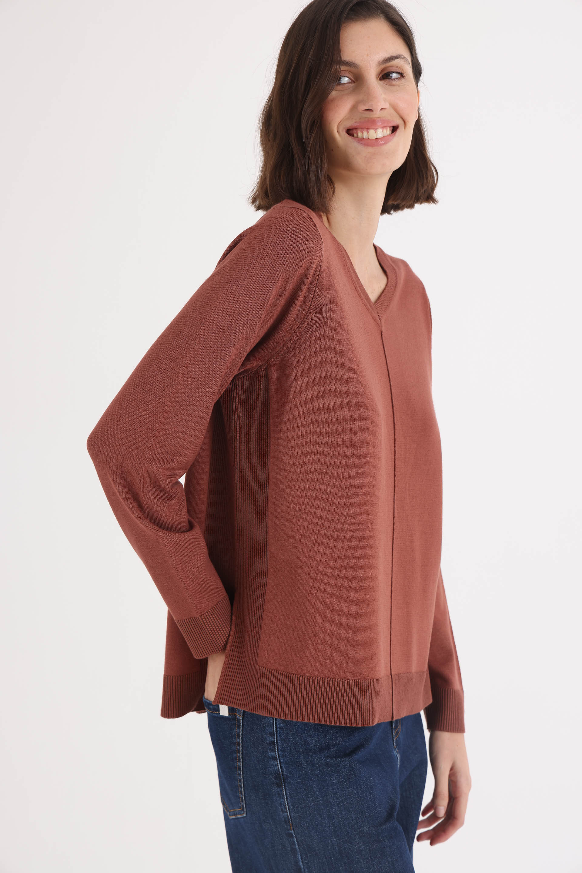 SWEATER-LYNN-ESCOTE-EN-V-MARRON-0800373110