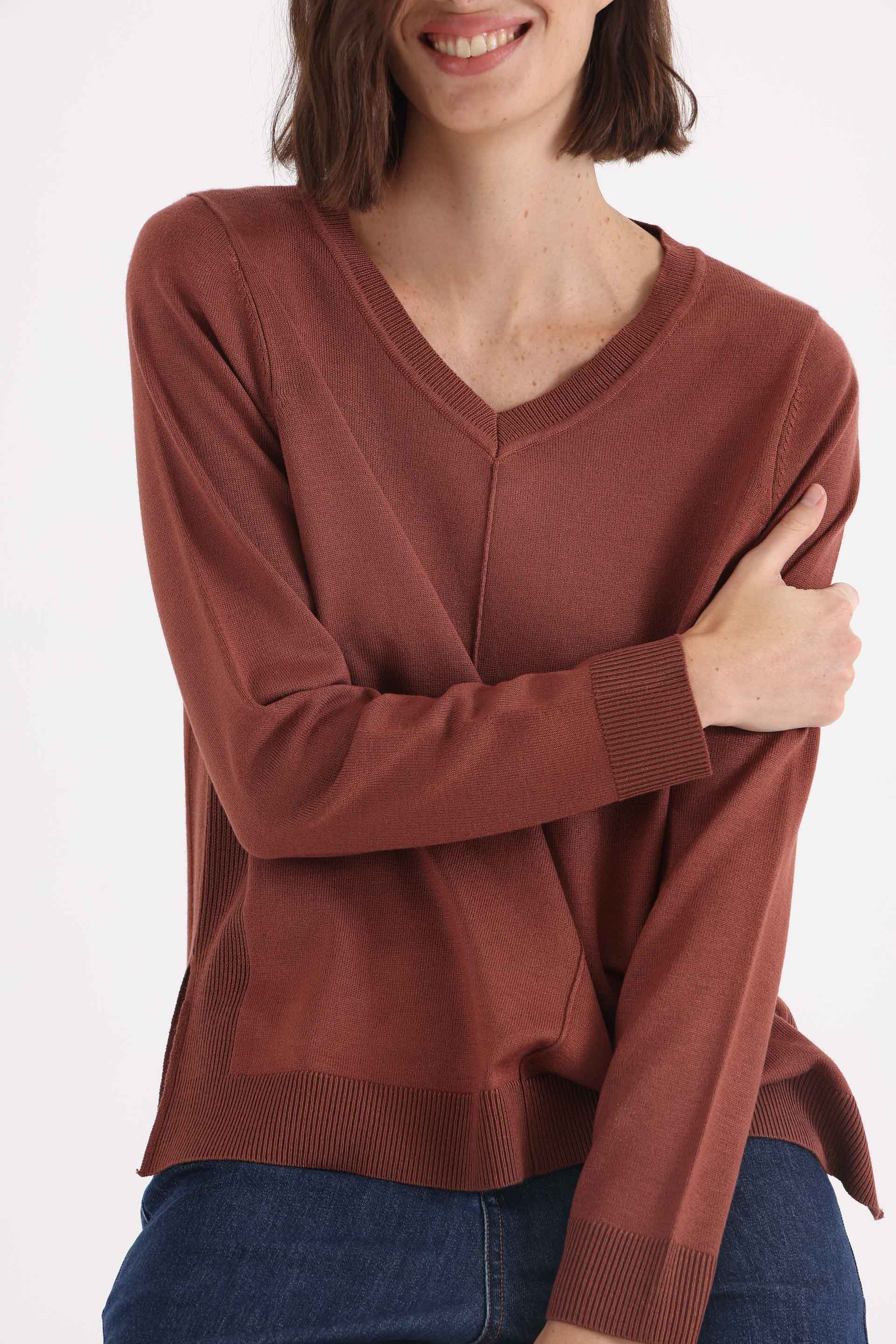 SWEATER-LYNN-ESCOTE-EN-V-MARRON-0800373110