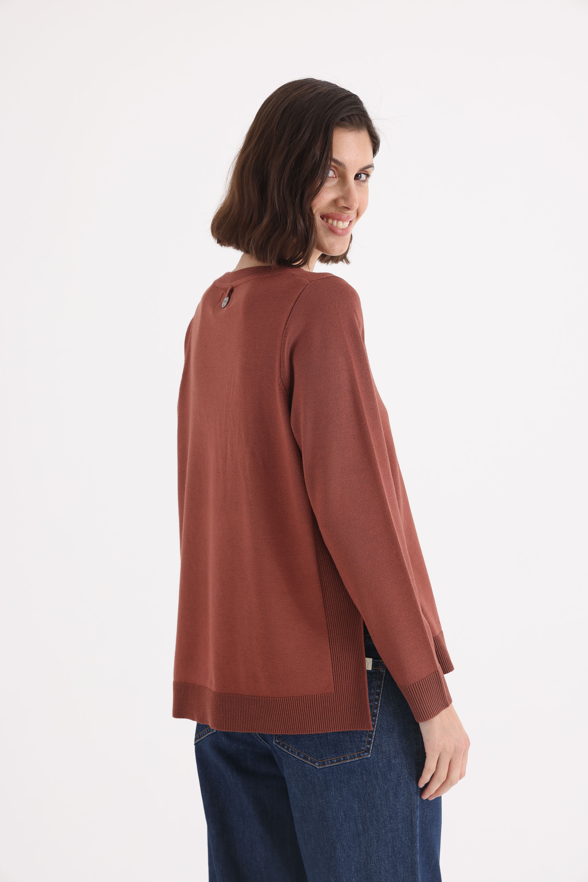SWEATER-LYNN-ESCOTE-EN-V-MARRON-0800373110