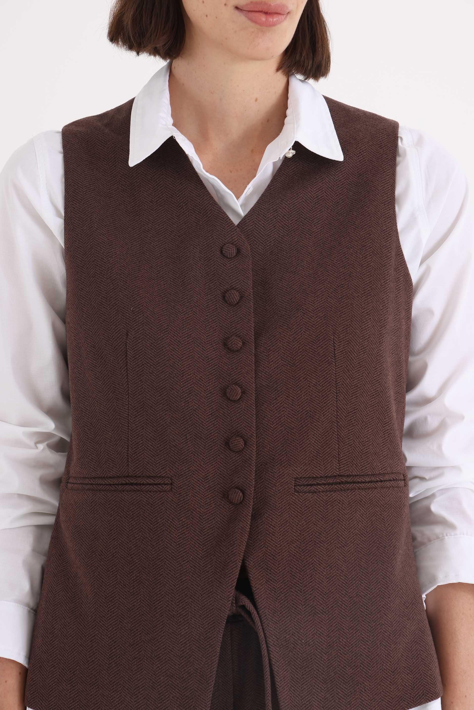CHALECO-SASTRERO-ESPIGADO-CONNIE-MARRON-1400089110