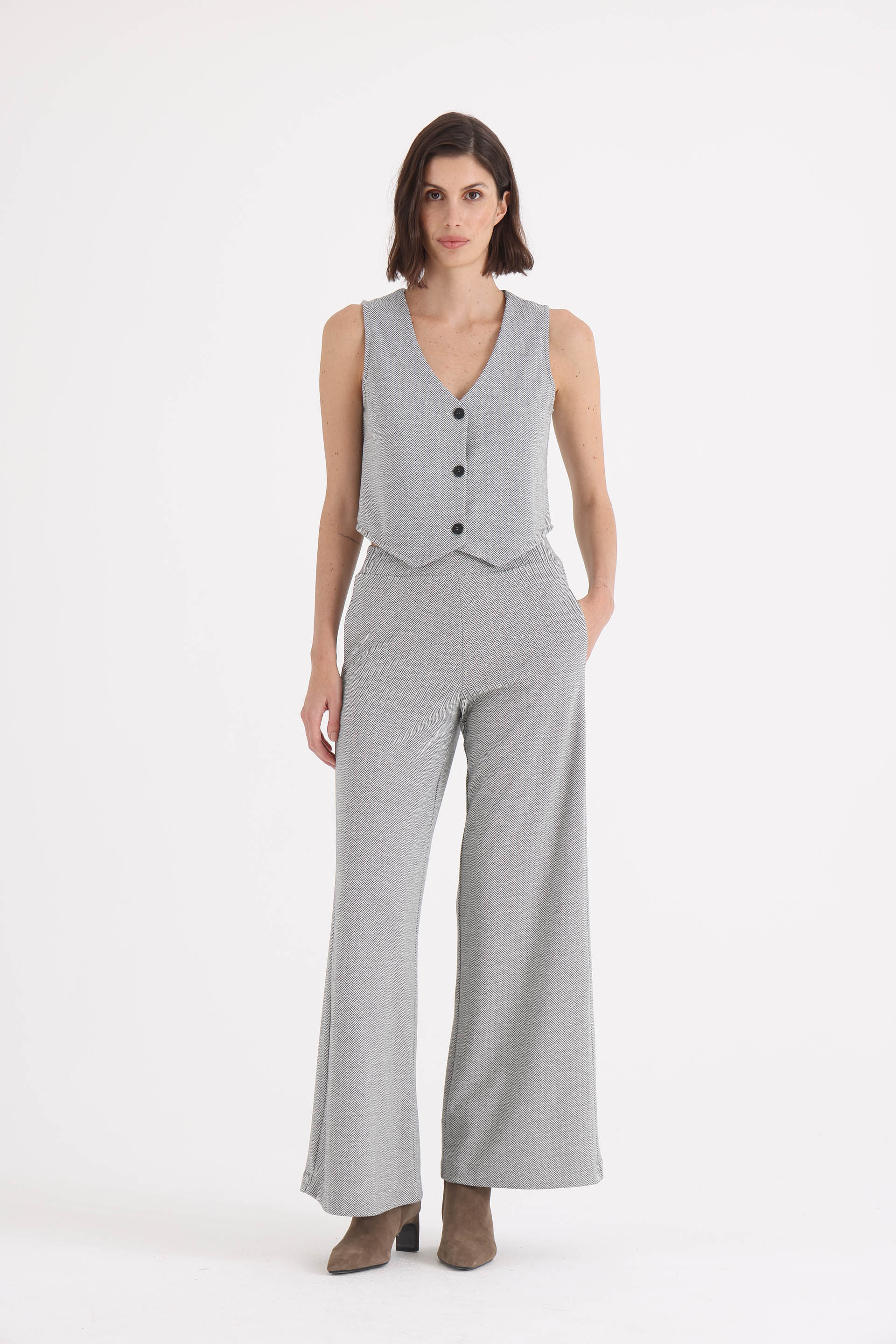 CHALECO-SASTRERO-ENTALLADO-MARA-MARFIL-1400092136