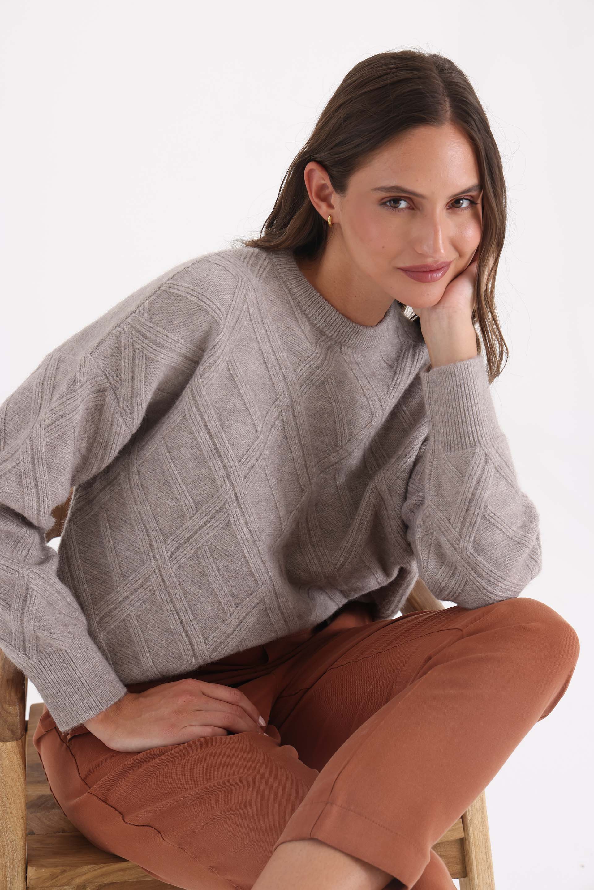 SWEATER-TEJIDO-CUELLO-REDONDO-INES-GRIS-0800378112