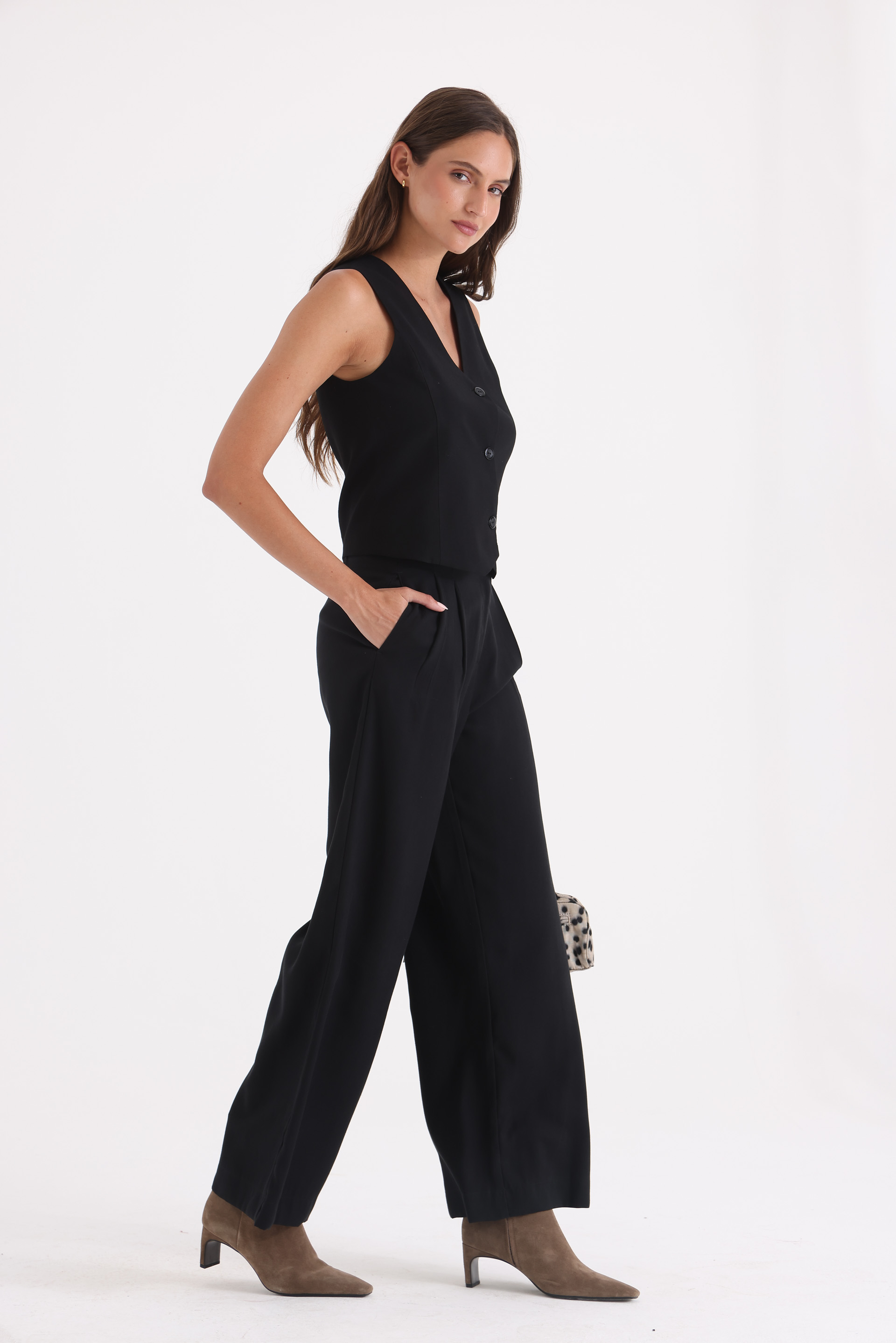 CHALECO-SASTRERO-ENTALLADO-AIME-NEGRO-1400091102