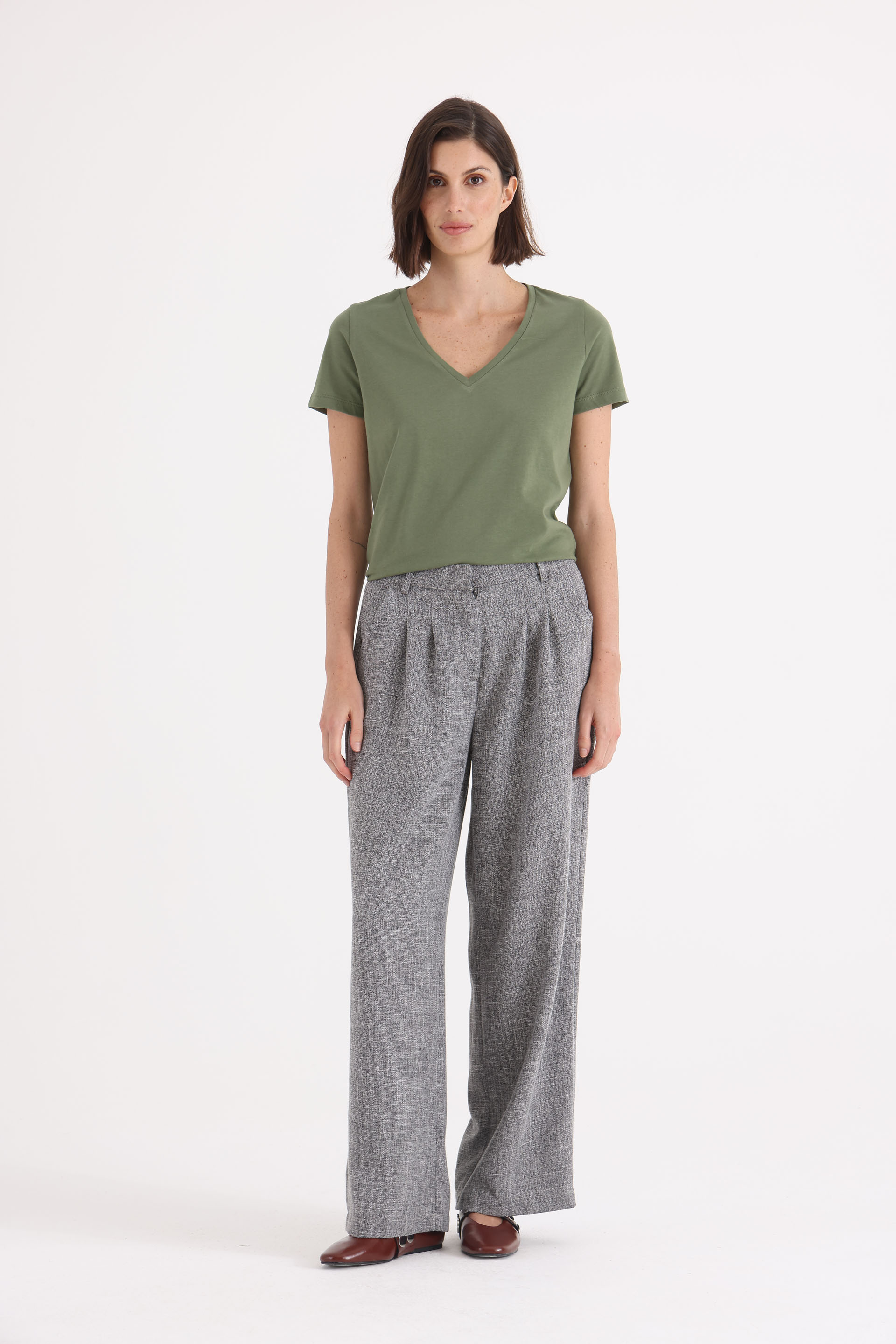 remera-manga-corta-helena-esc-v-verde-musgo-24014681vm