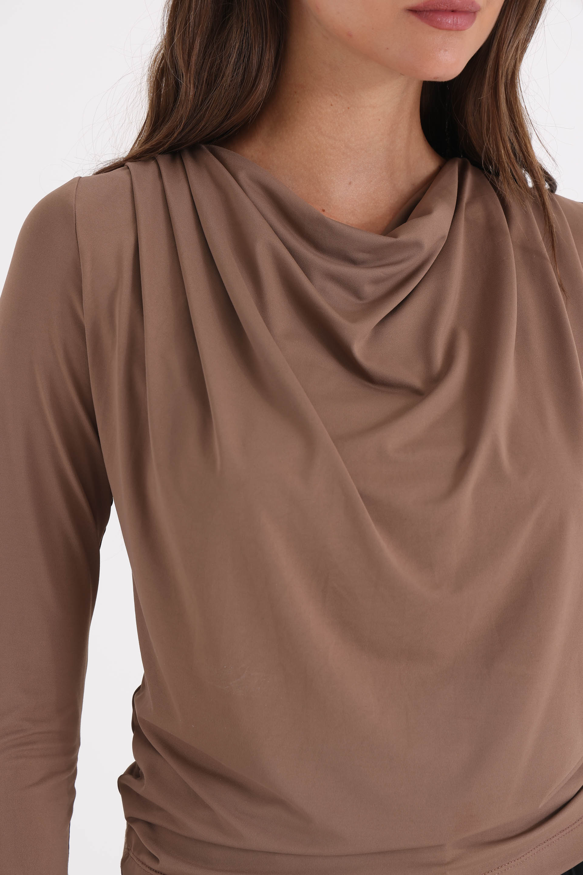 REMERA-MAGA-LARGA-AMARIS-MARRON-2401519110