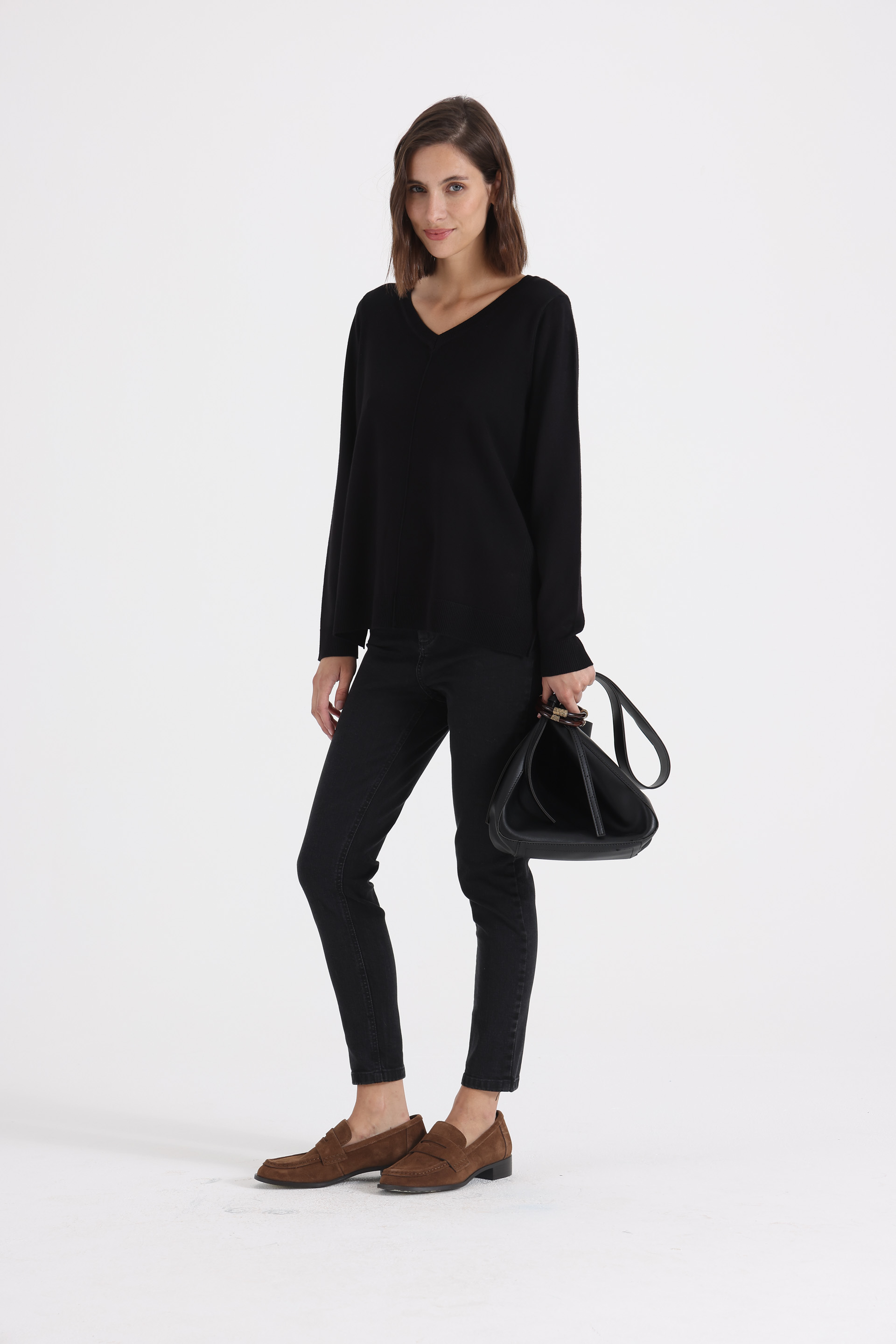 SWEATER PUNTO LYNN ESCOTE V NEGRO