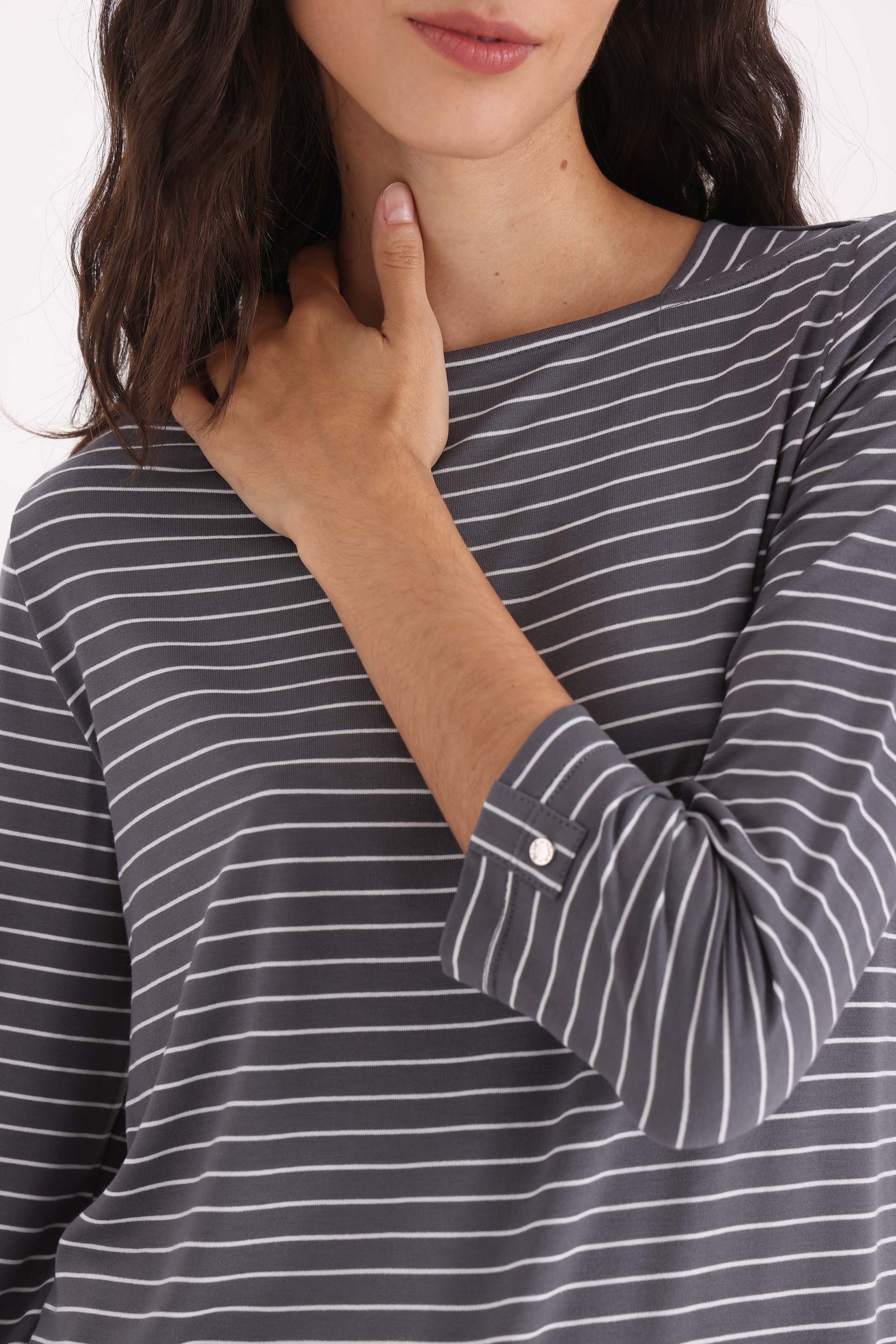 REMERA-RAYADA-MANGA-LARGA-FILADELFIA-GRIS MEDIO-2401489187