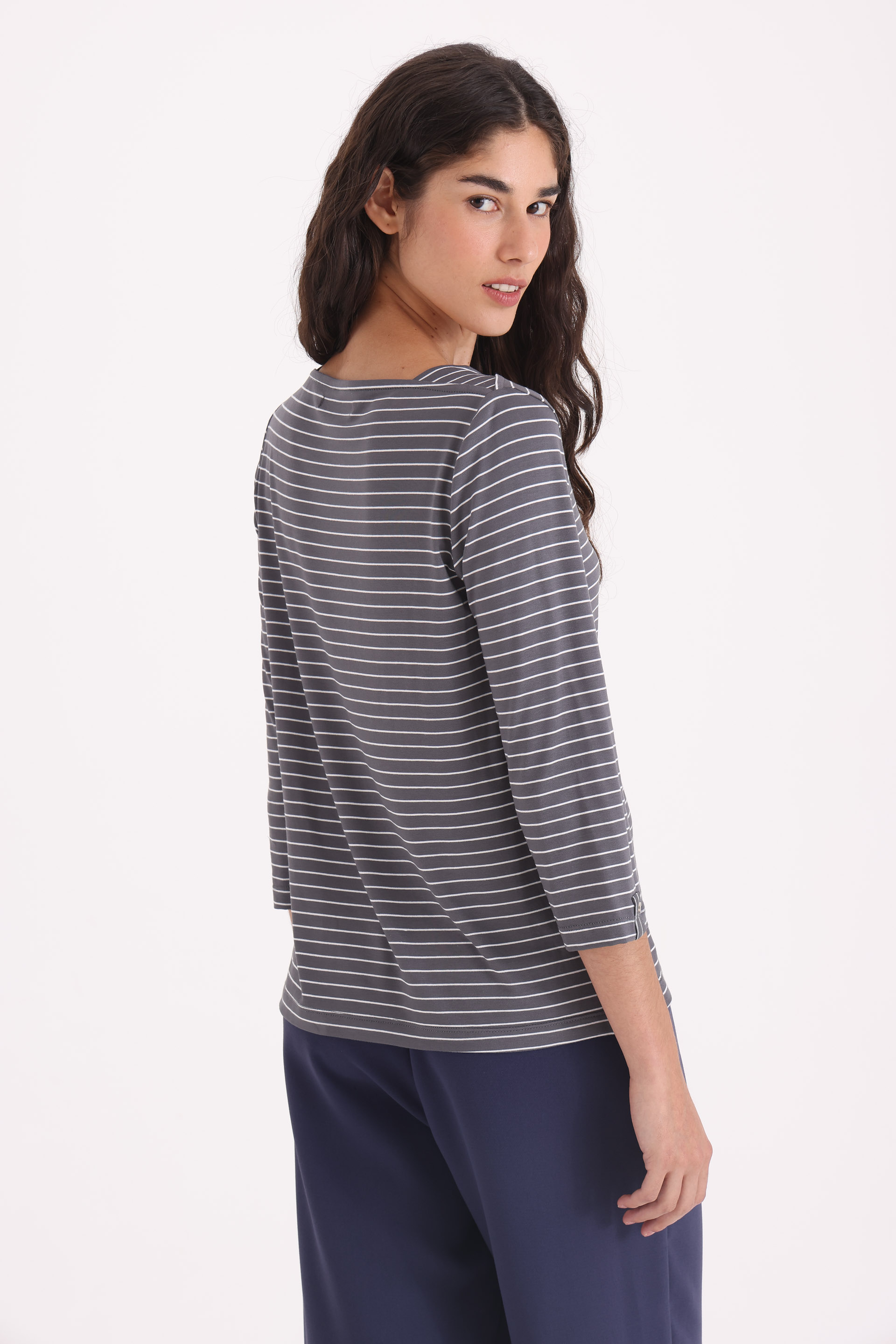 REMERA-RAYADA-MANGA-LARGA-FILADELFIA-GRIS MEDIO-2401489187