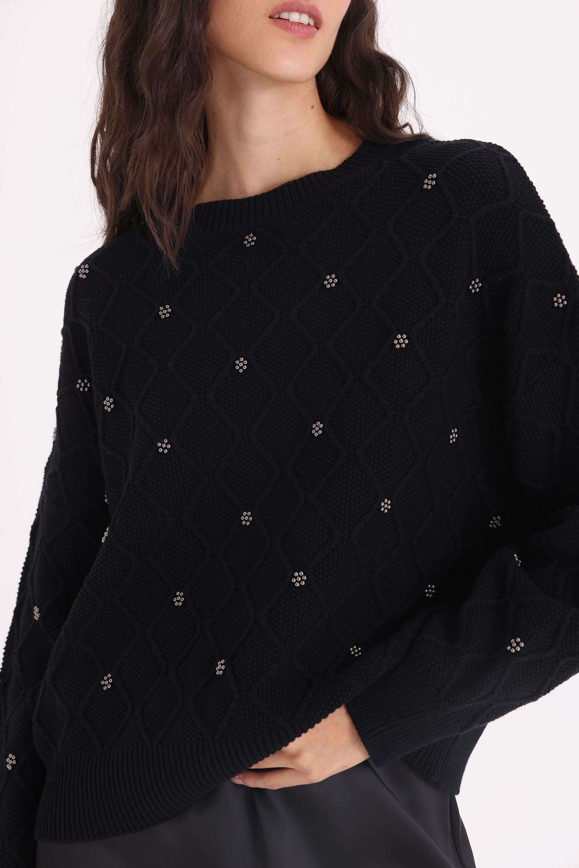 SWEATER-TEJIDO-APLIQUES-MALENA-NEGRO-2900244102