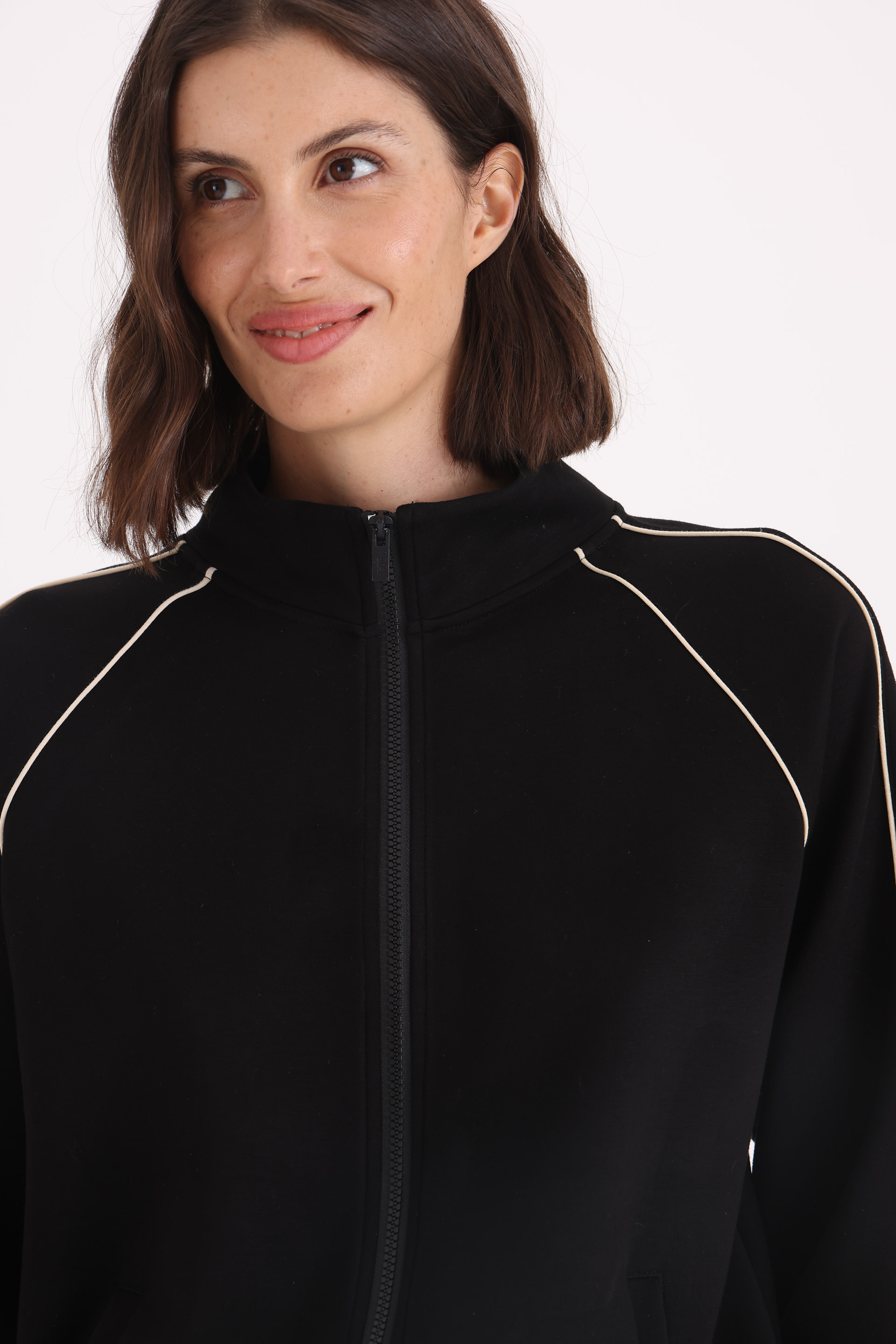 CAMPERA-ALEXA-NEGRO-1000043102