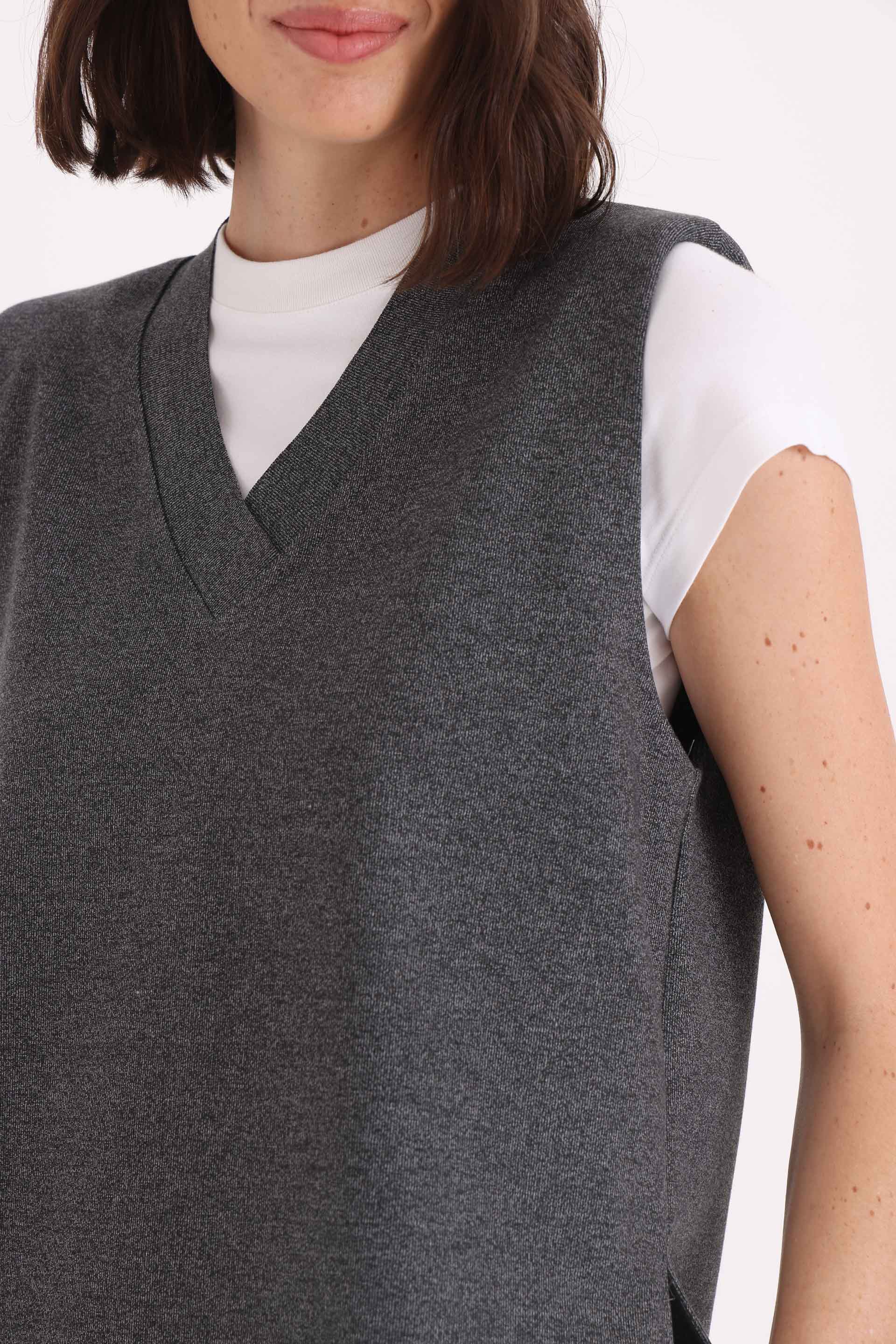 CHALECO-TEJIDO-CON-HOMBRERAS--GRIS MELANGE-1400093117