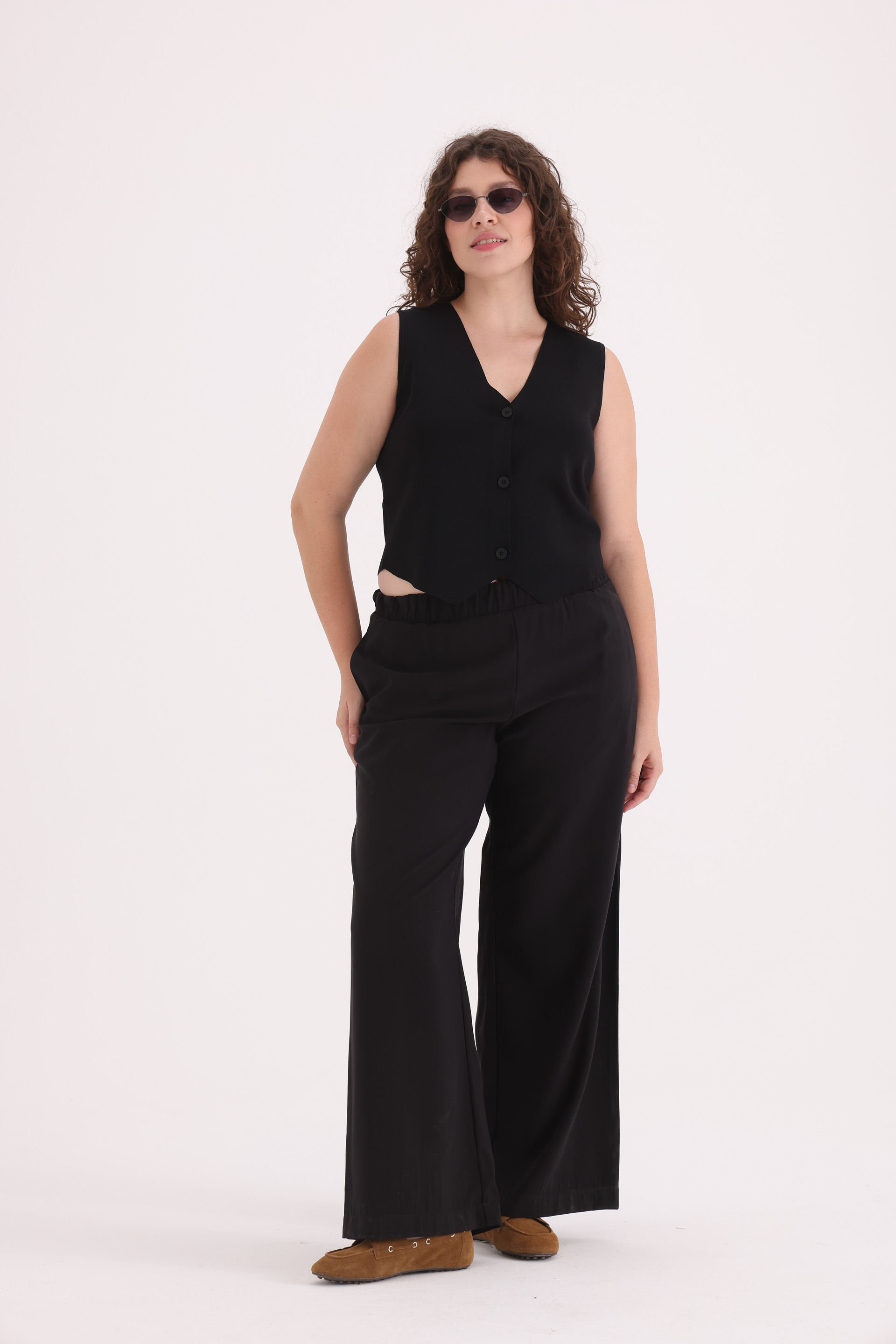 CHALECO-SASTRERO-SARA-NEGRO-0800365102