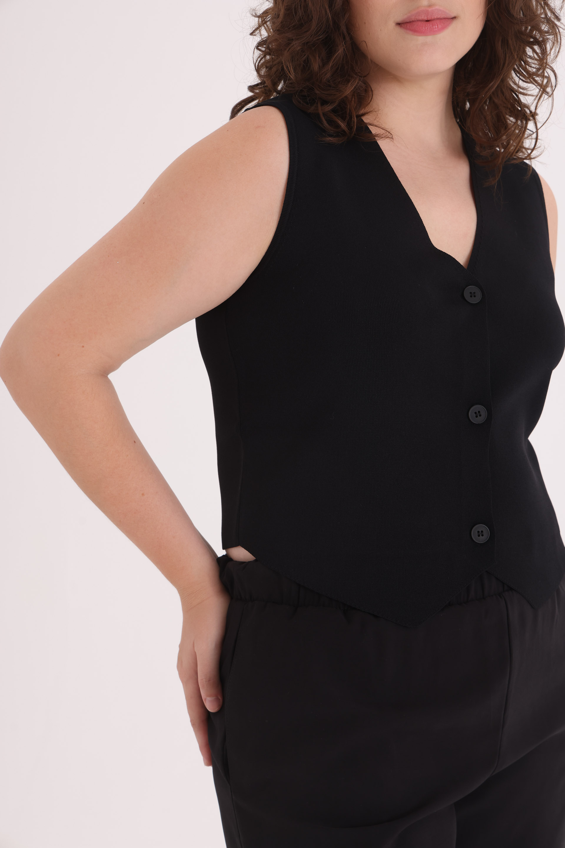 CHALECO-SASTRERO-SARA-NEGRO-0800365102