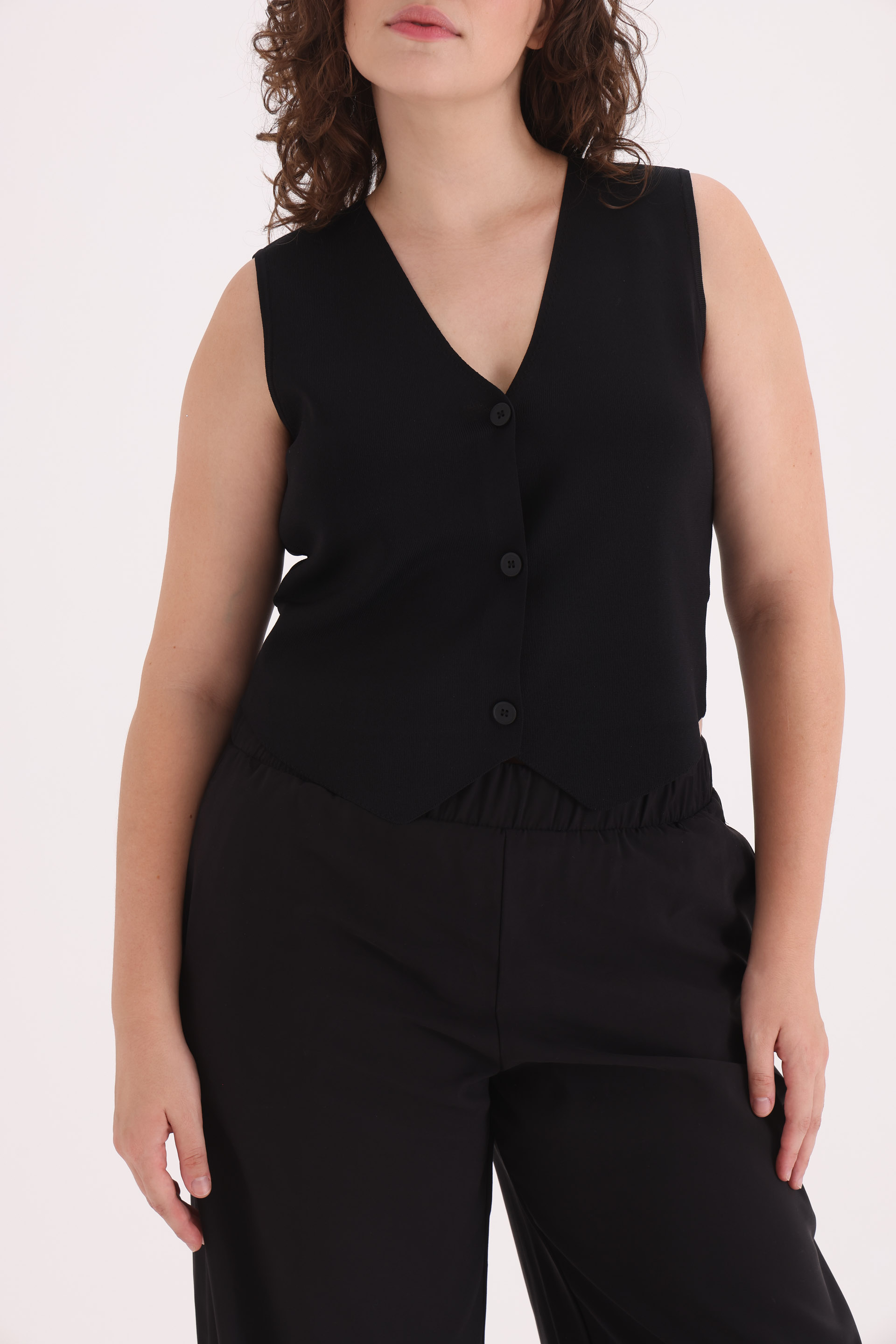 CHALECO-SASTRERO-SARA-NEGRO-0800365102