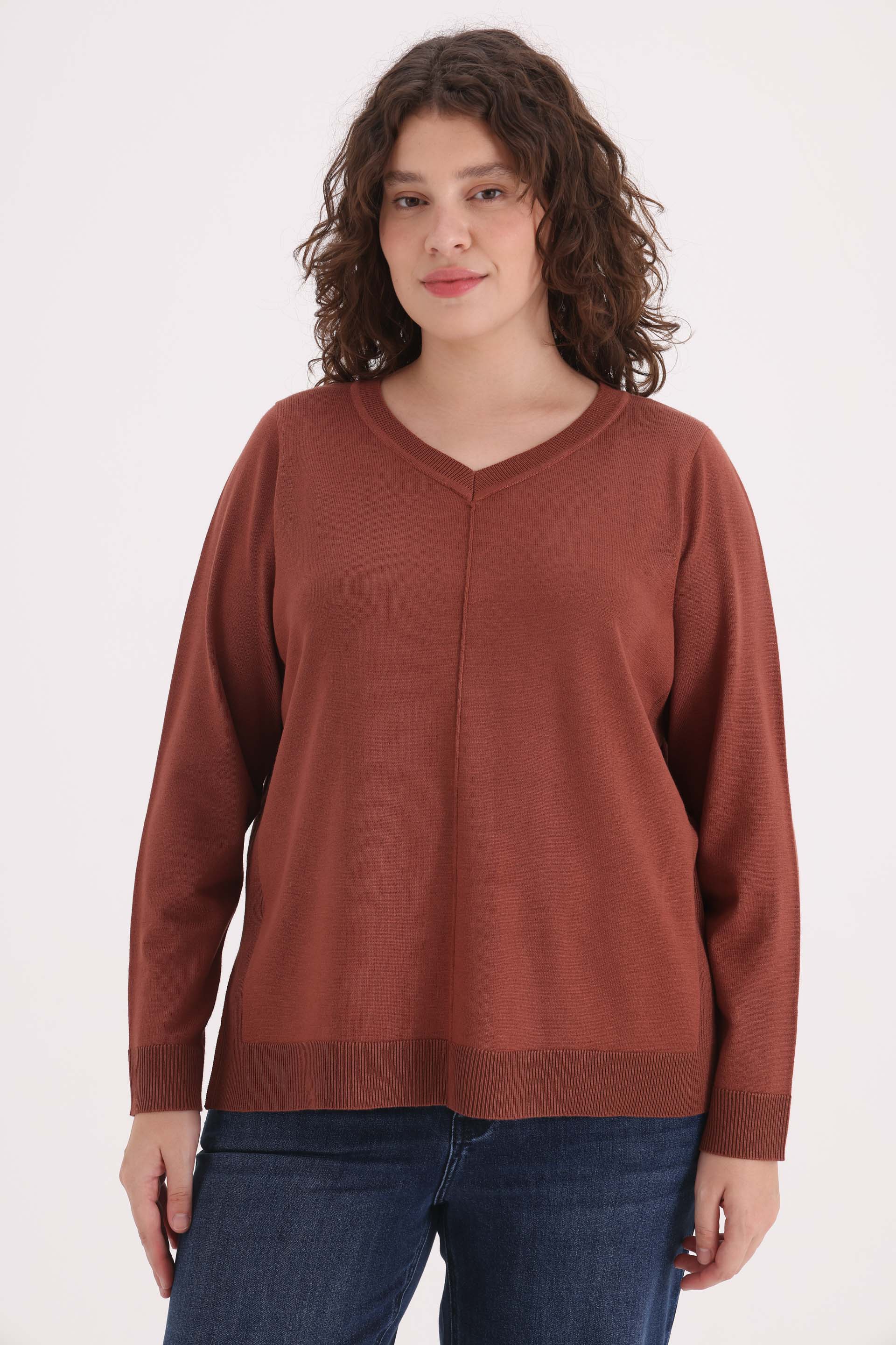SWEATER-LYNN-ESCOTE-EN-V-MARRON-0800373110