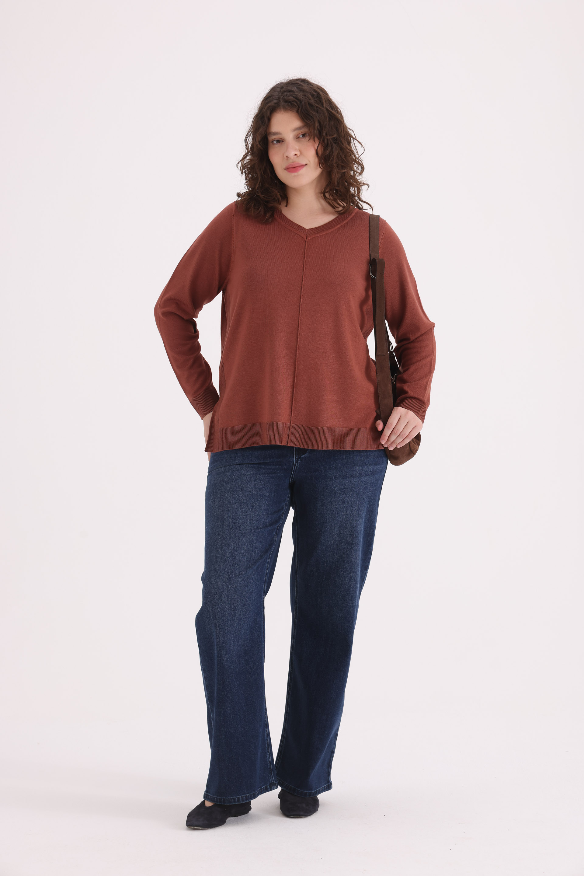 SWEATER-LYNN-ESCOTE-EN-V-MARRON-0800373110