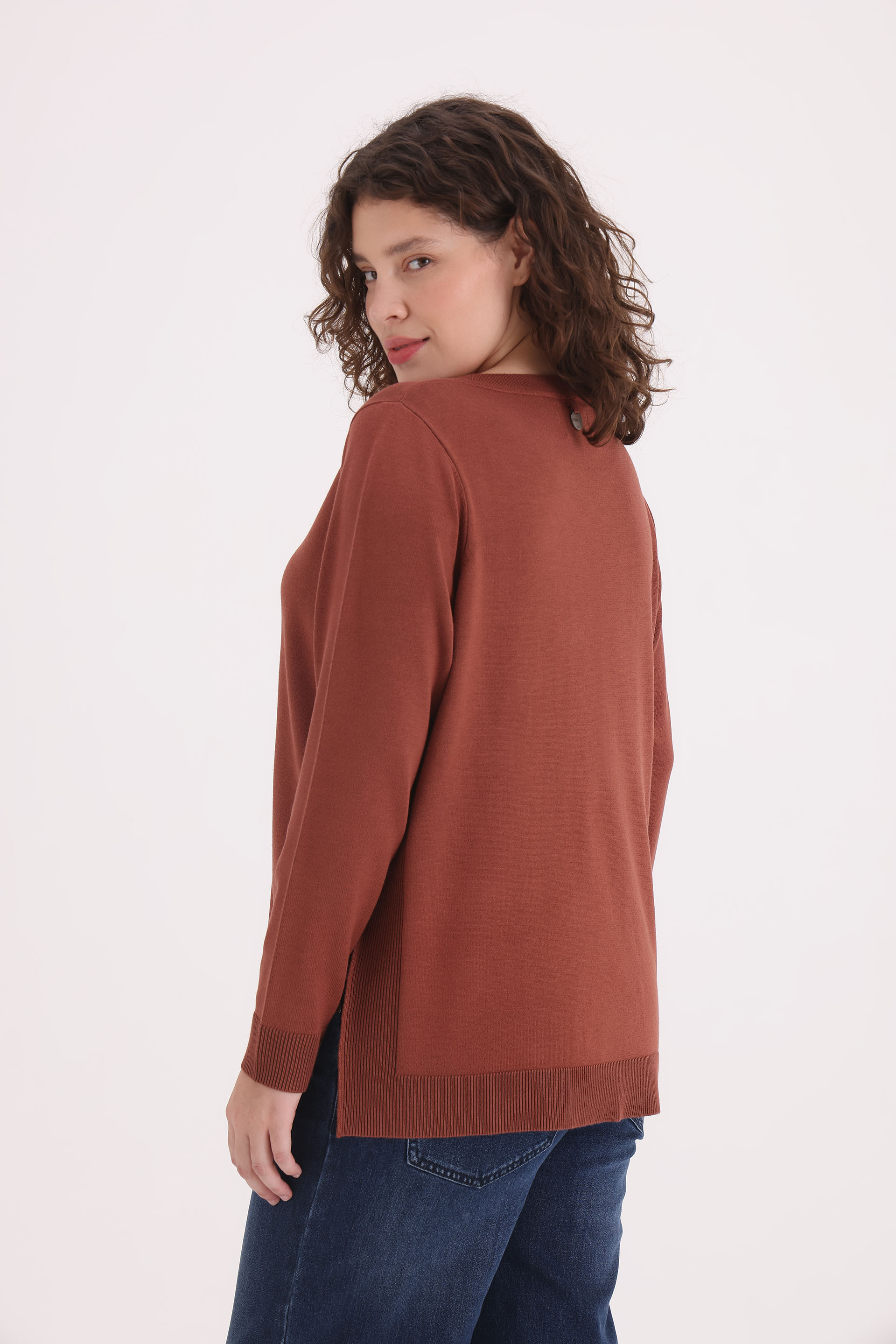 SWEATER-LYNN-ESCOTE-EN-V-MARRON-0800373110