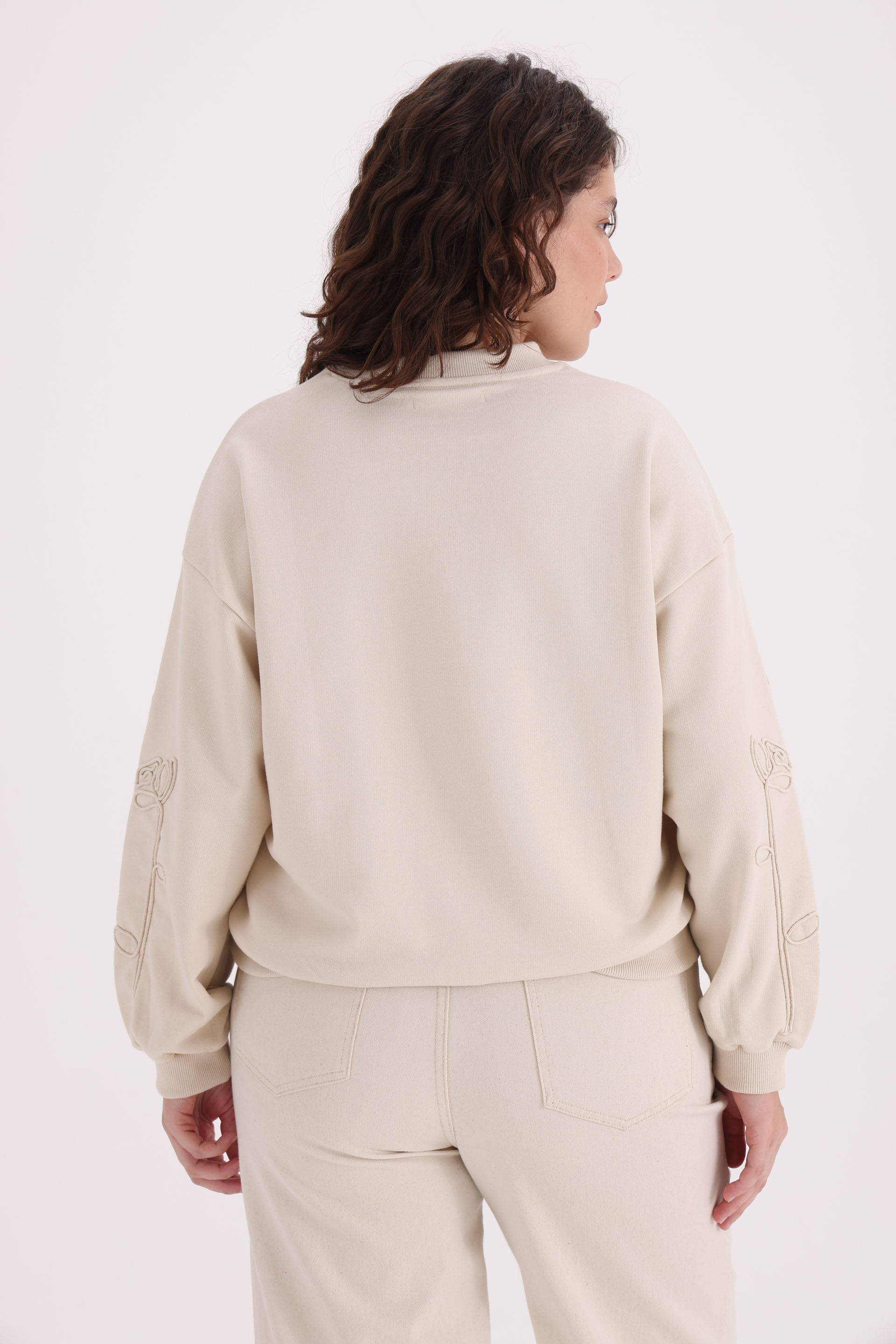 BUZO-BORDADO-MANDARINA-BLANCO-1000047101