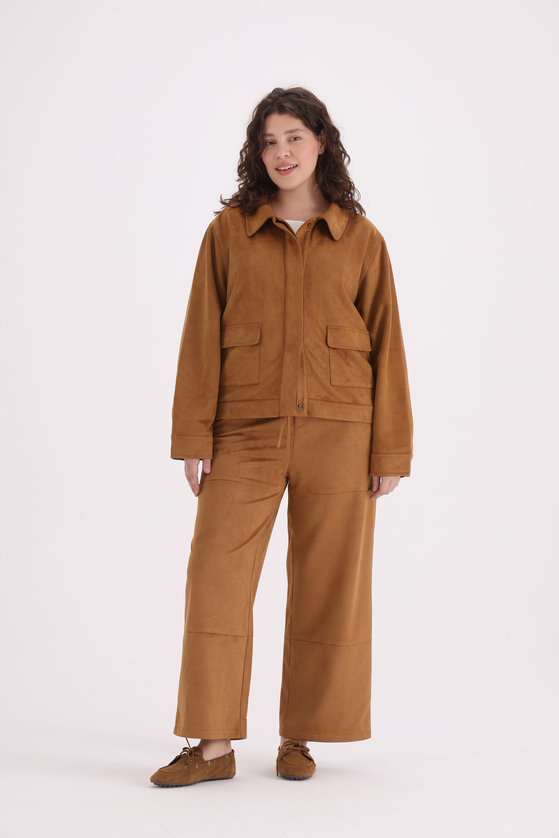 CHAQUETA-GAMUZA-REGULAR-FIT-CELINA-CAMEL-16001591CM