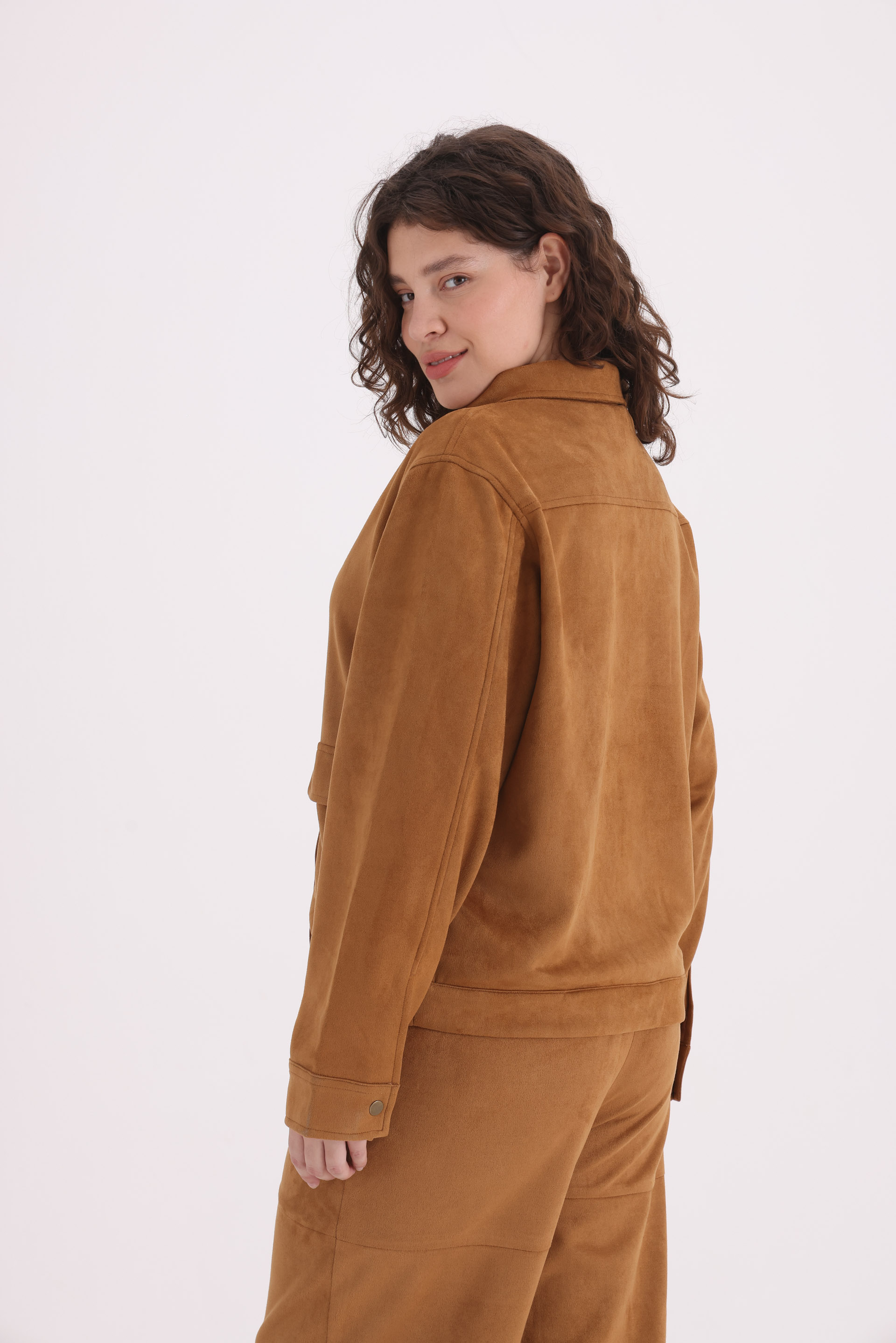 CHAQUETA-GAMUZA-REGULAR-FIT-CELINA-CAMEL-16001591CM