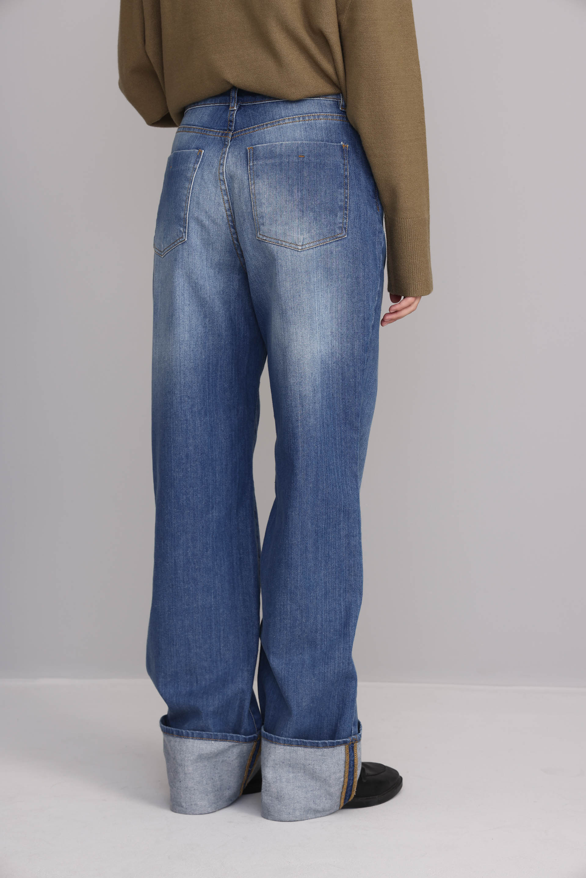 JEAN RECTO CON ROLL UP AZUL 