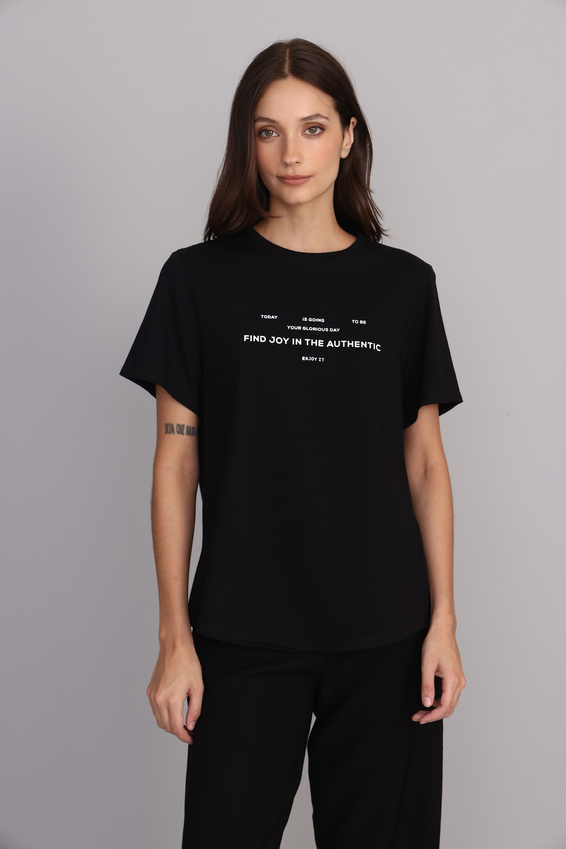REMERA NATALIE NEGRO 