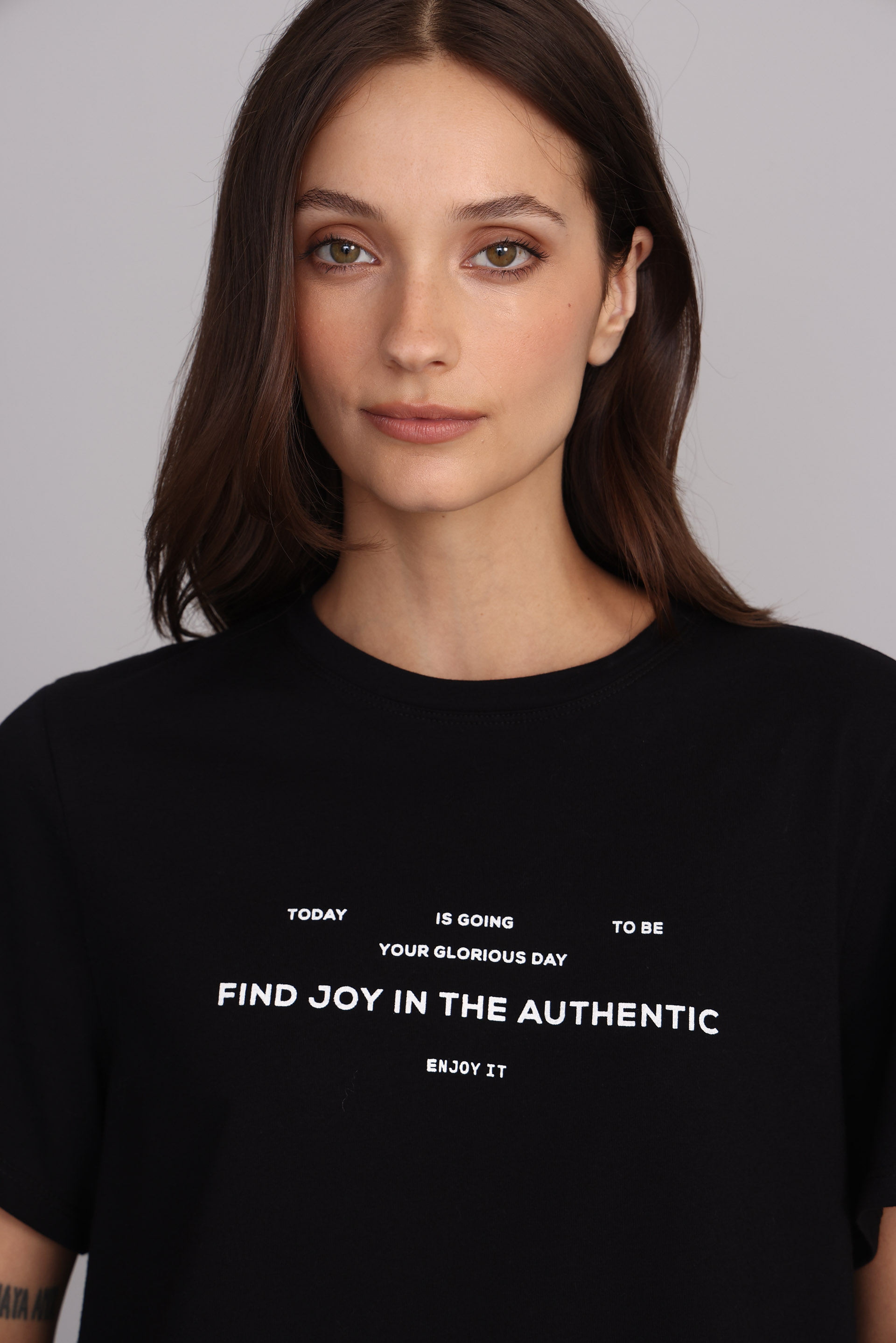 REMERA NATALIE NEGRO 