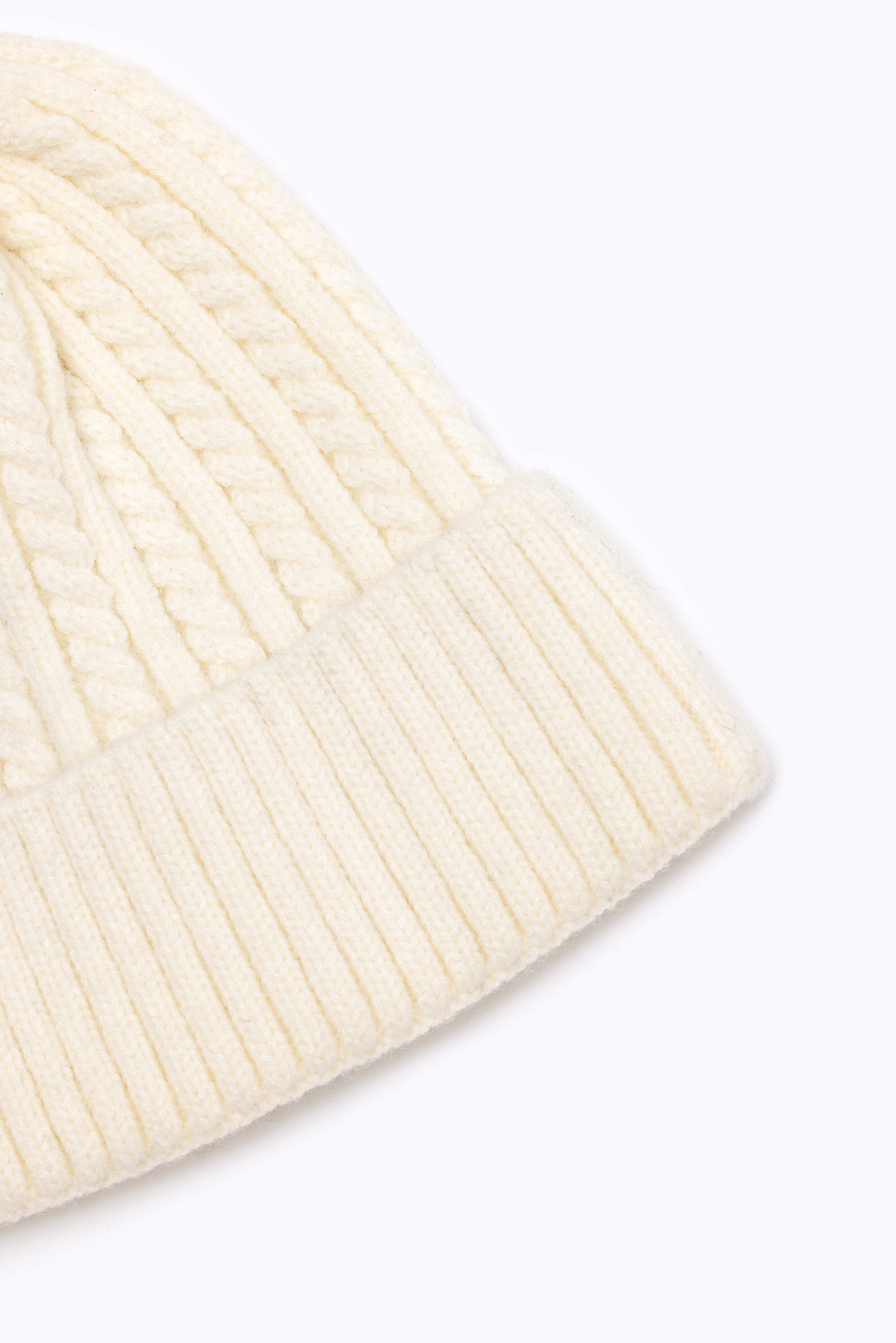 GORRO TRENZADO VALERIA CREMA 