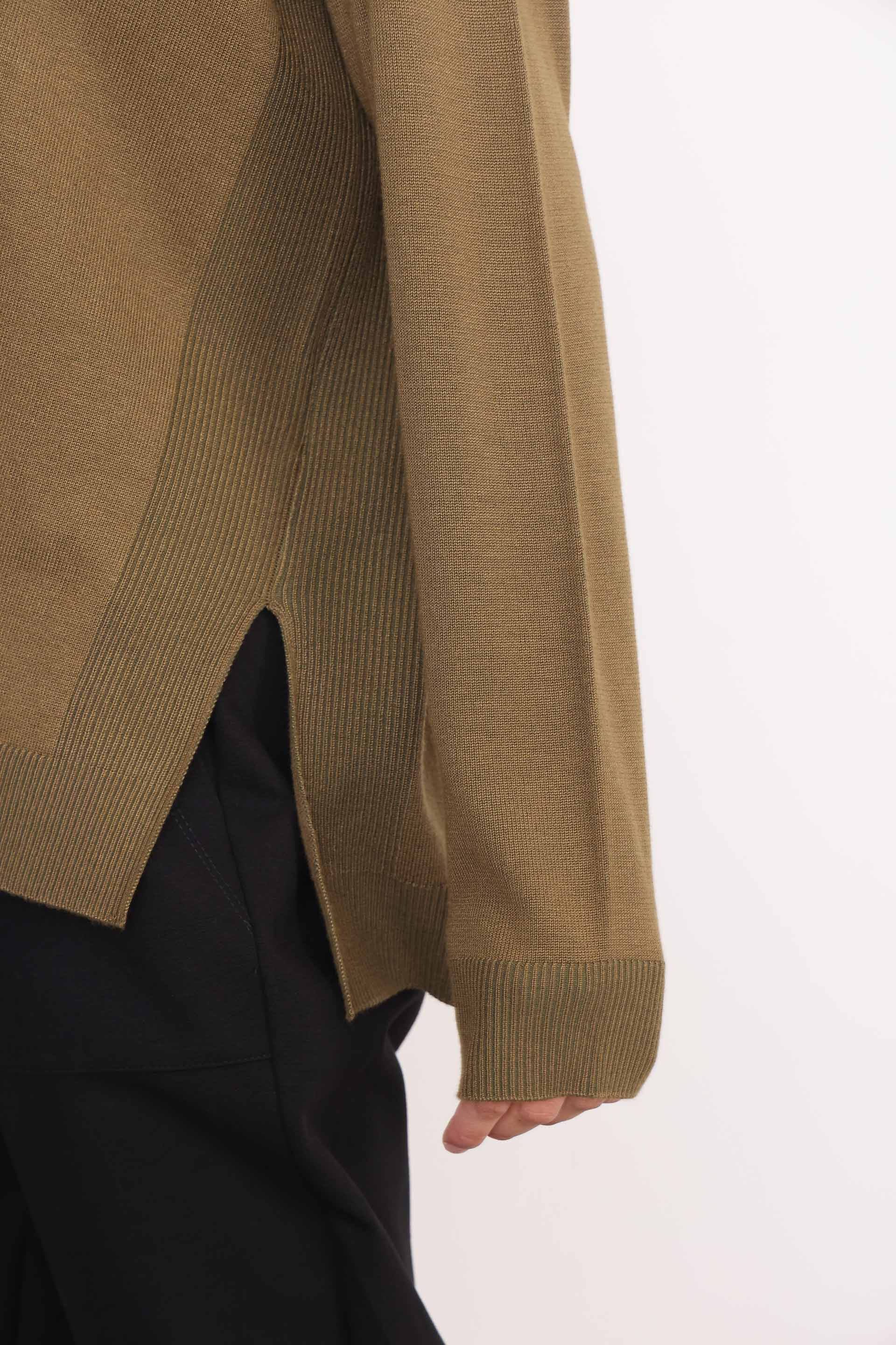 SWEATER LYNN ESCOTE V VERDE SECO