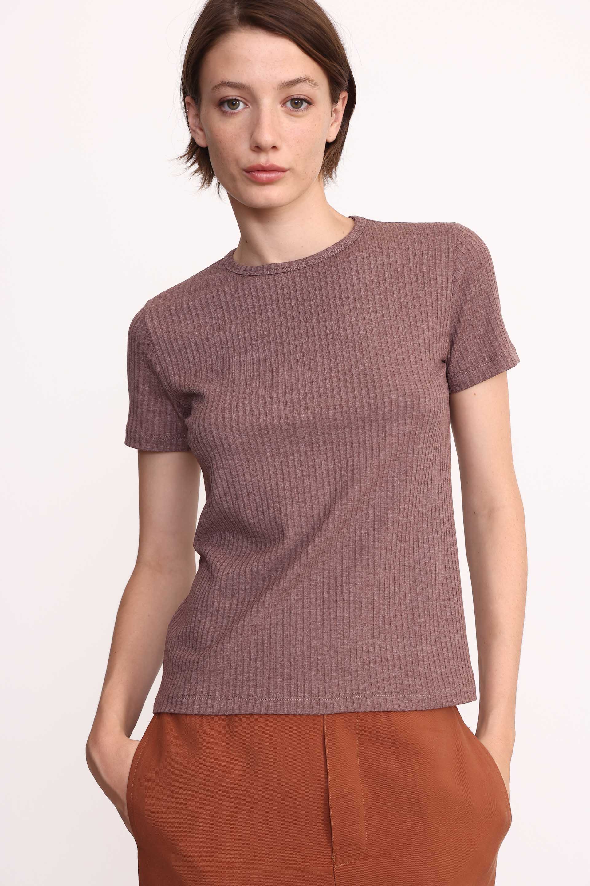 REMERA FLORY MARRON OSCURO