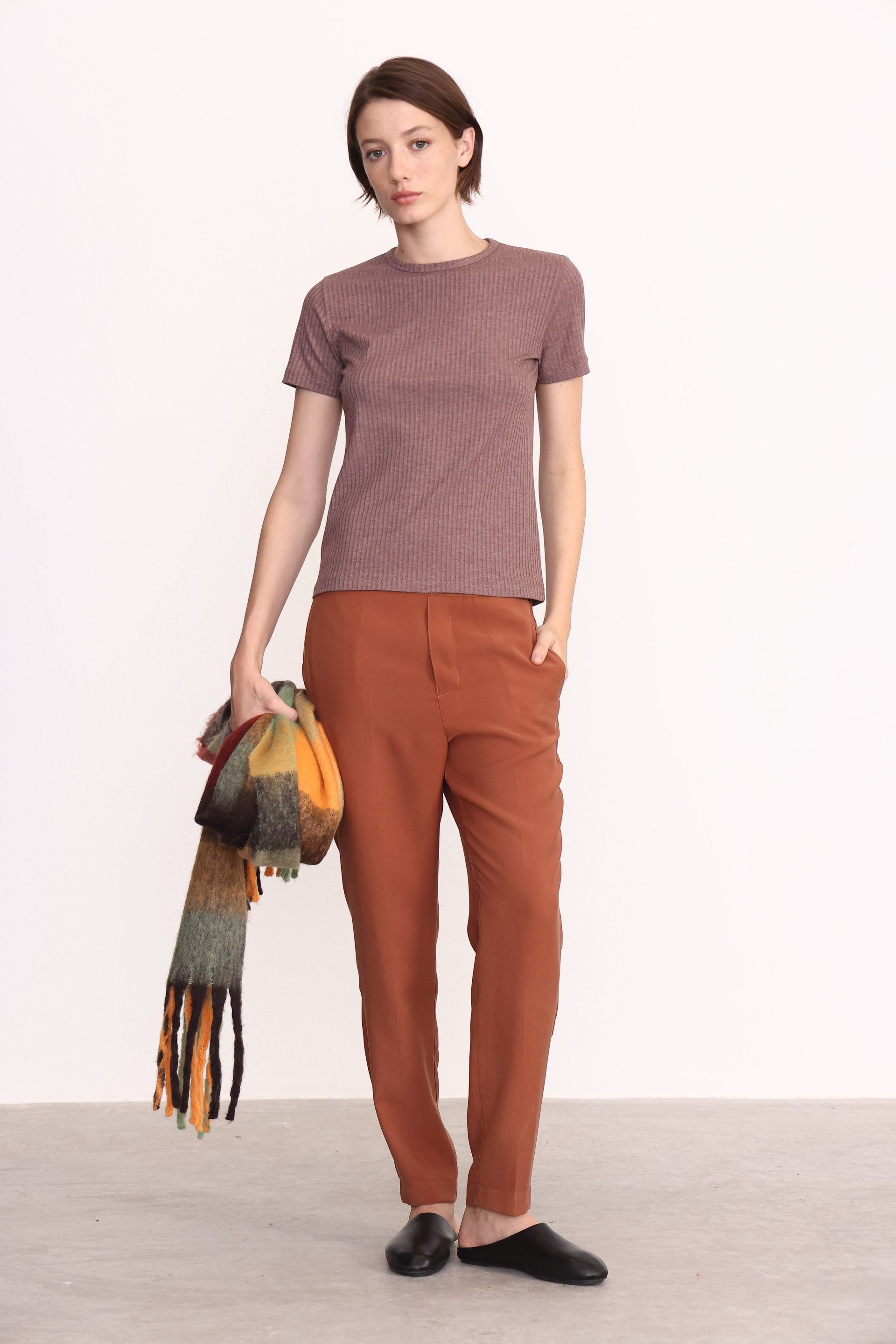 REMERA FLORY MARRON OSCURO