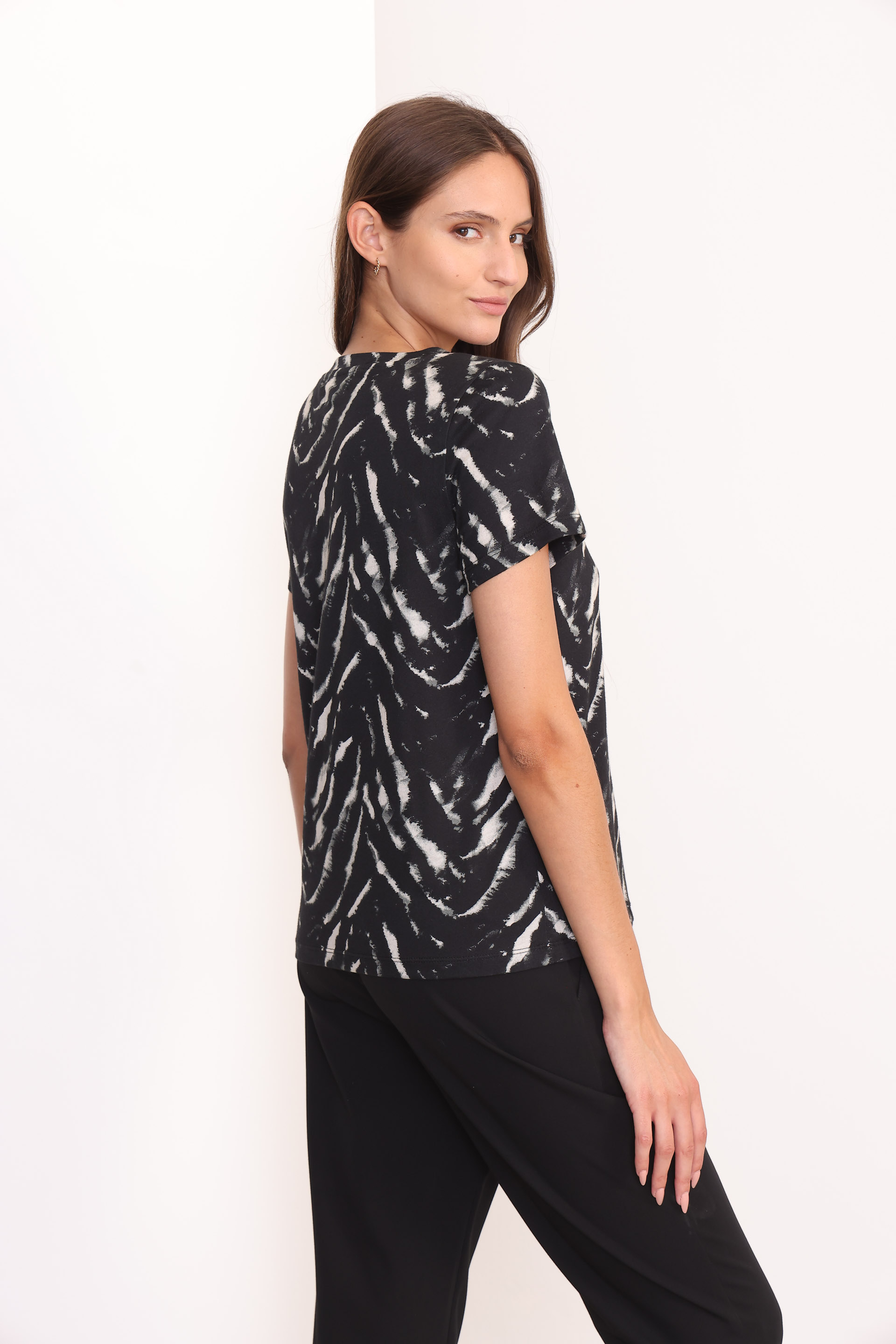 REMERA ACACIA NEGRO 