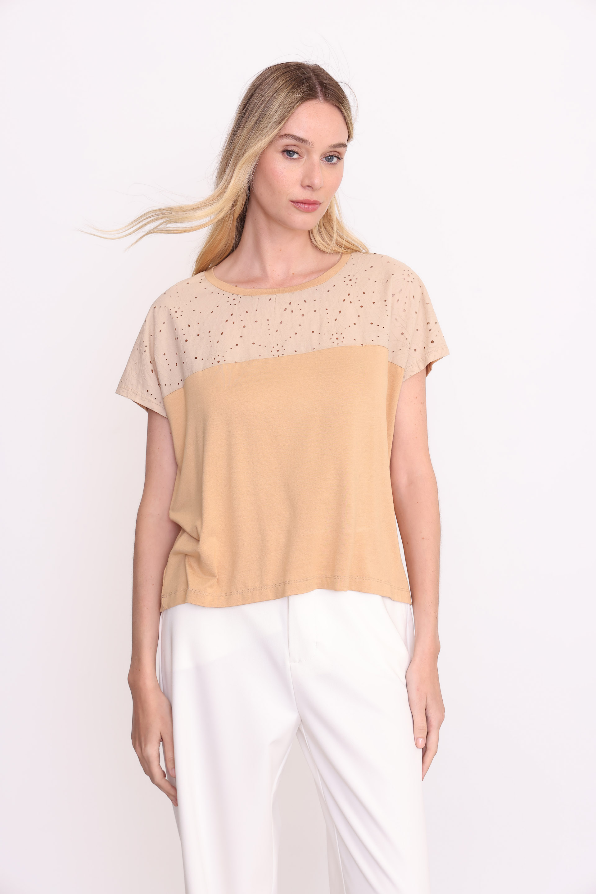 REMERA MARIA BEIGE